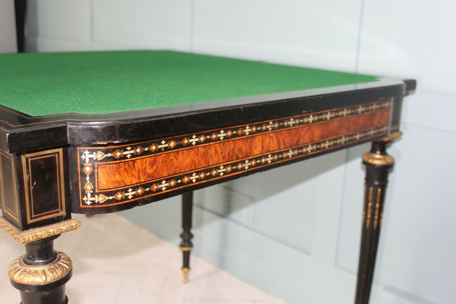 photo furniture Exceptional 19th Century French Napoleon III Inlaid  Of Mother Of Pearl  And Burr Walnut Card Table