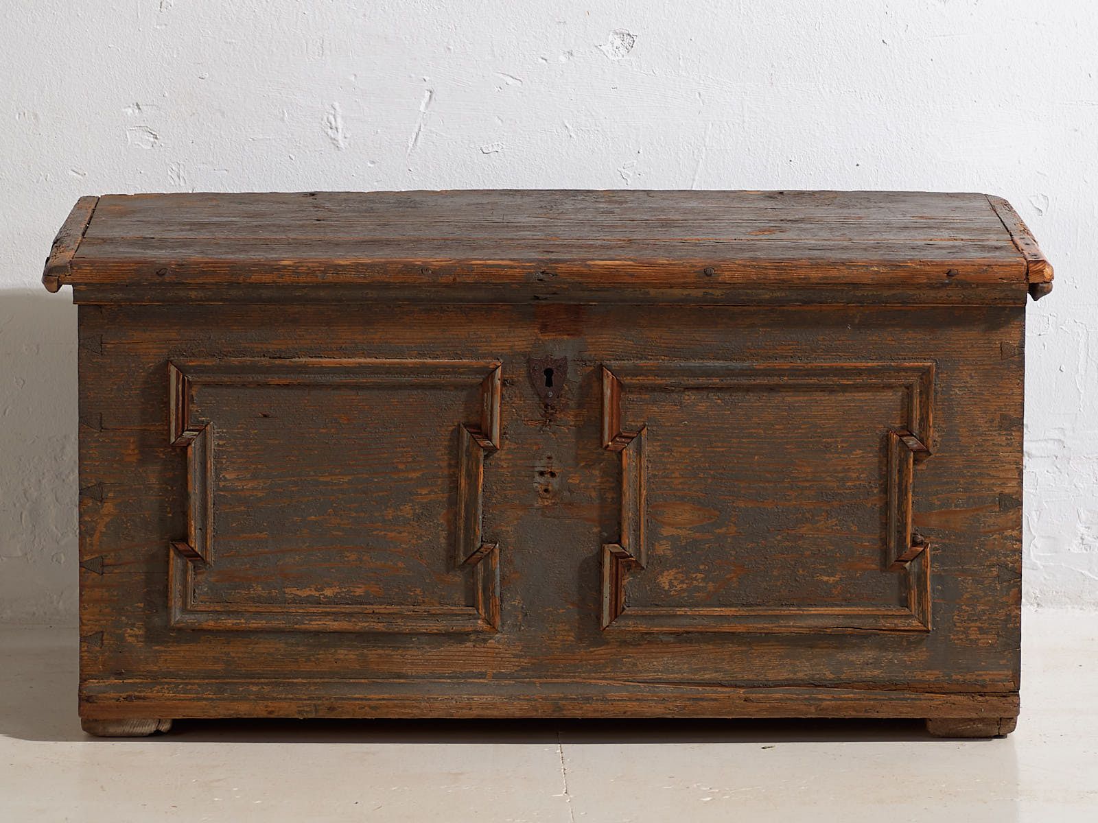 photo vinterior Antique Trunk With Pearl Gray Patina (C.1900) #28