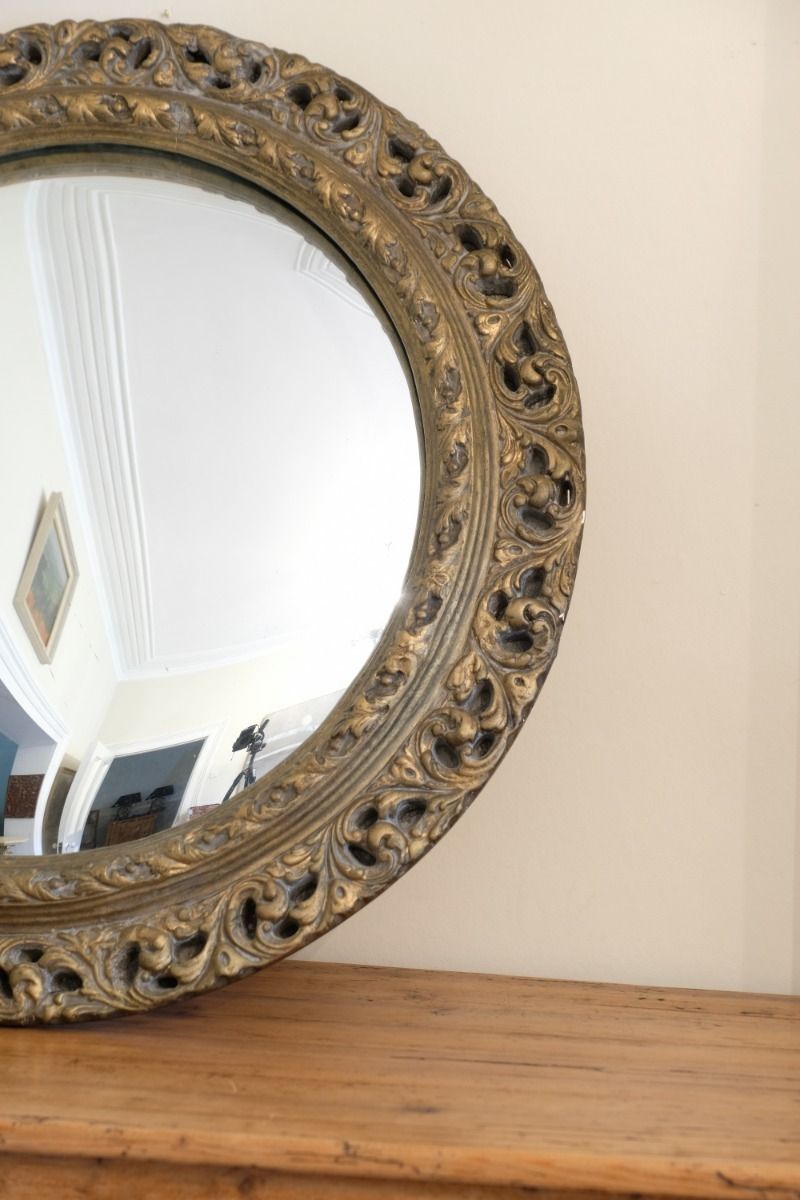 19th Century Round Convex Mirror With Pierced Giltwood Frame photo vintage