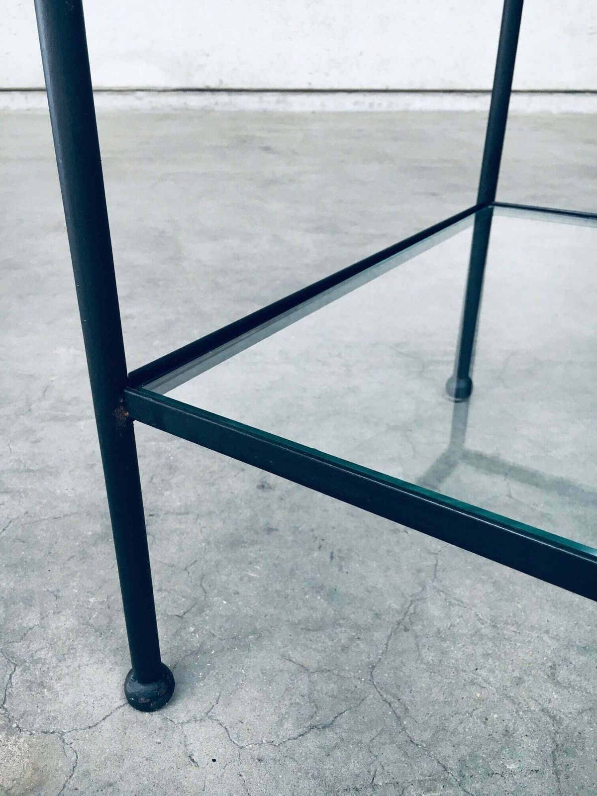 photo vinterior Minimalistisch Design Bijzettafel Met Twee Niveaus, België, Ca. Jaren 1960