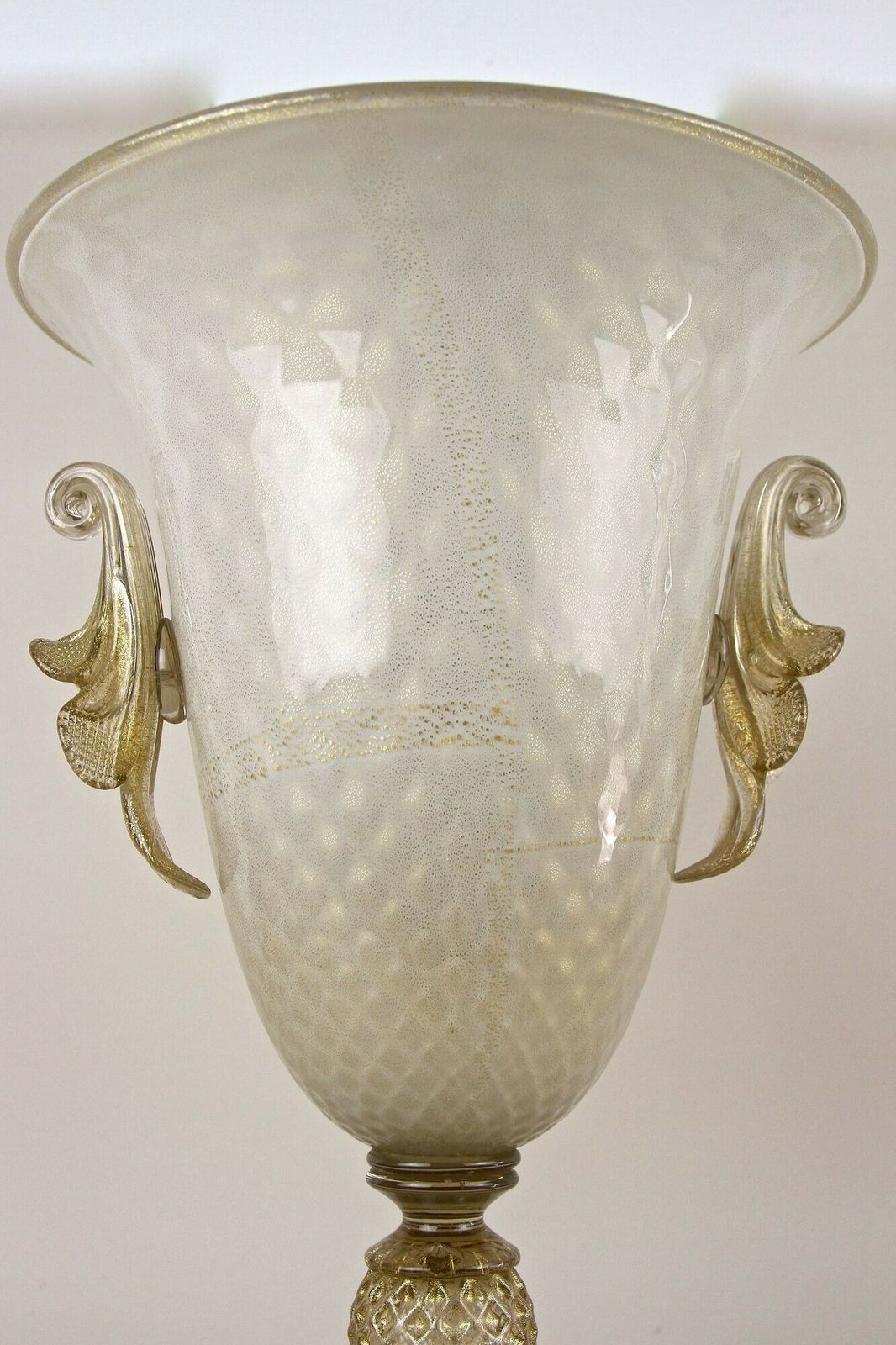 photo vinterior Beige/ Golden Murano Glass Urn Vase With 24 K Gold Flakes By Gabbiani, Italy