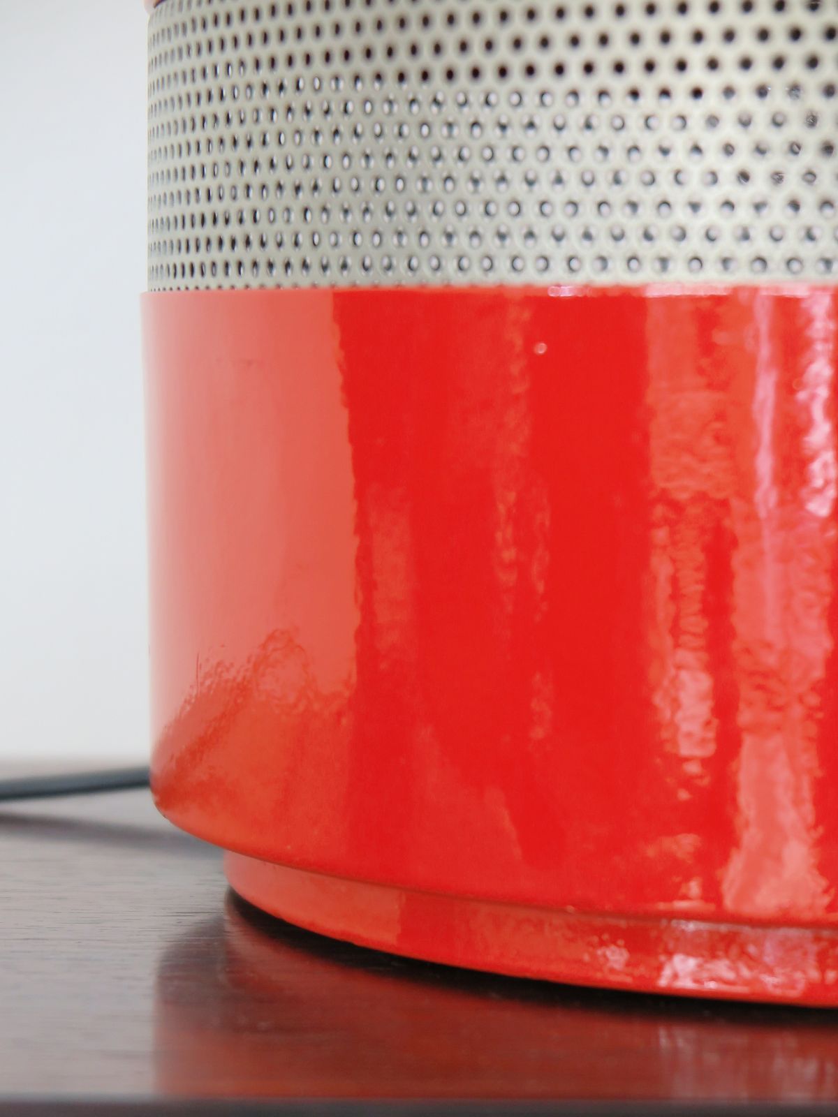 photo furniture Italian Red Table Lamp "Mezzo Oracolo" Model Design Gae Aulenti For Artemide 1969