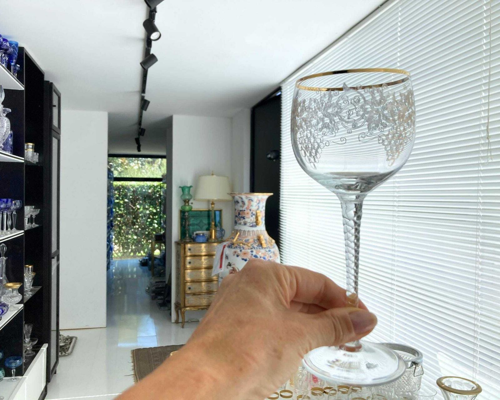 Art Nouveau Wijnglazen | 6 Stuks | Gegraveerde Druiven | Heldere Klank photo furniture