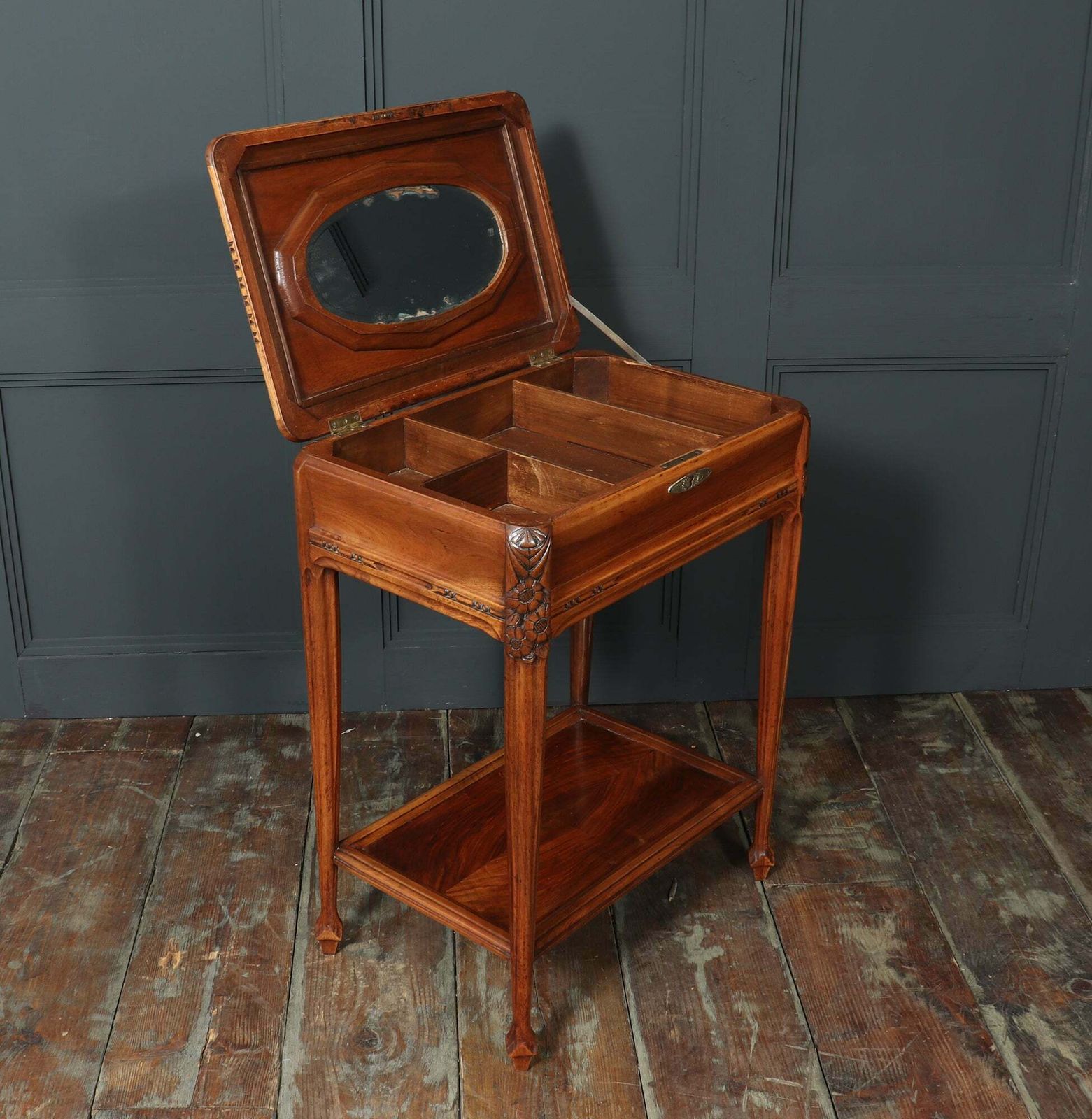 photo furniture French Art Deco Petit Dressing Table