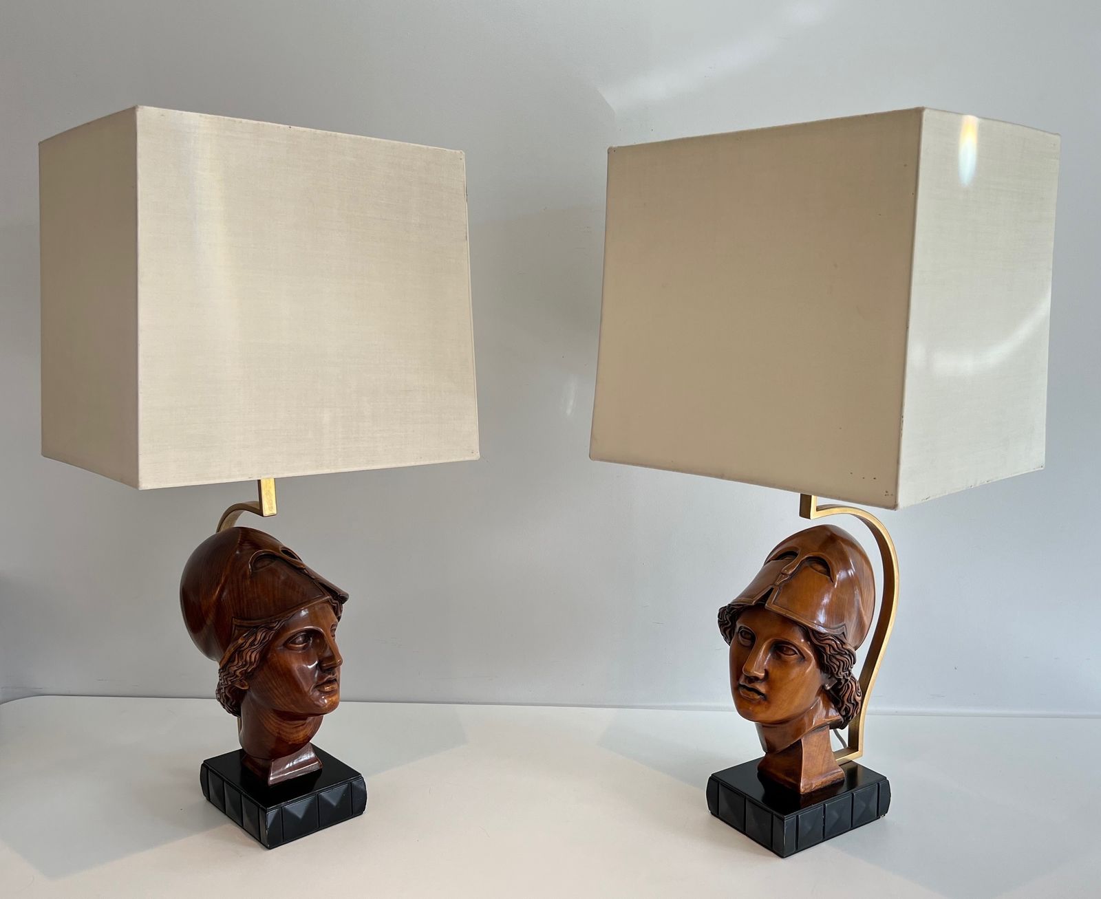 photo vinterior Pair Of Walnut Lamps Depicting Faces Of Helmeted Soldiers