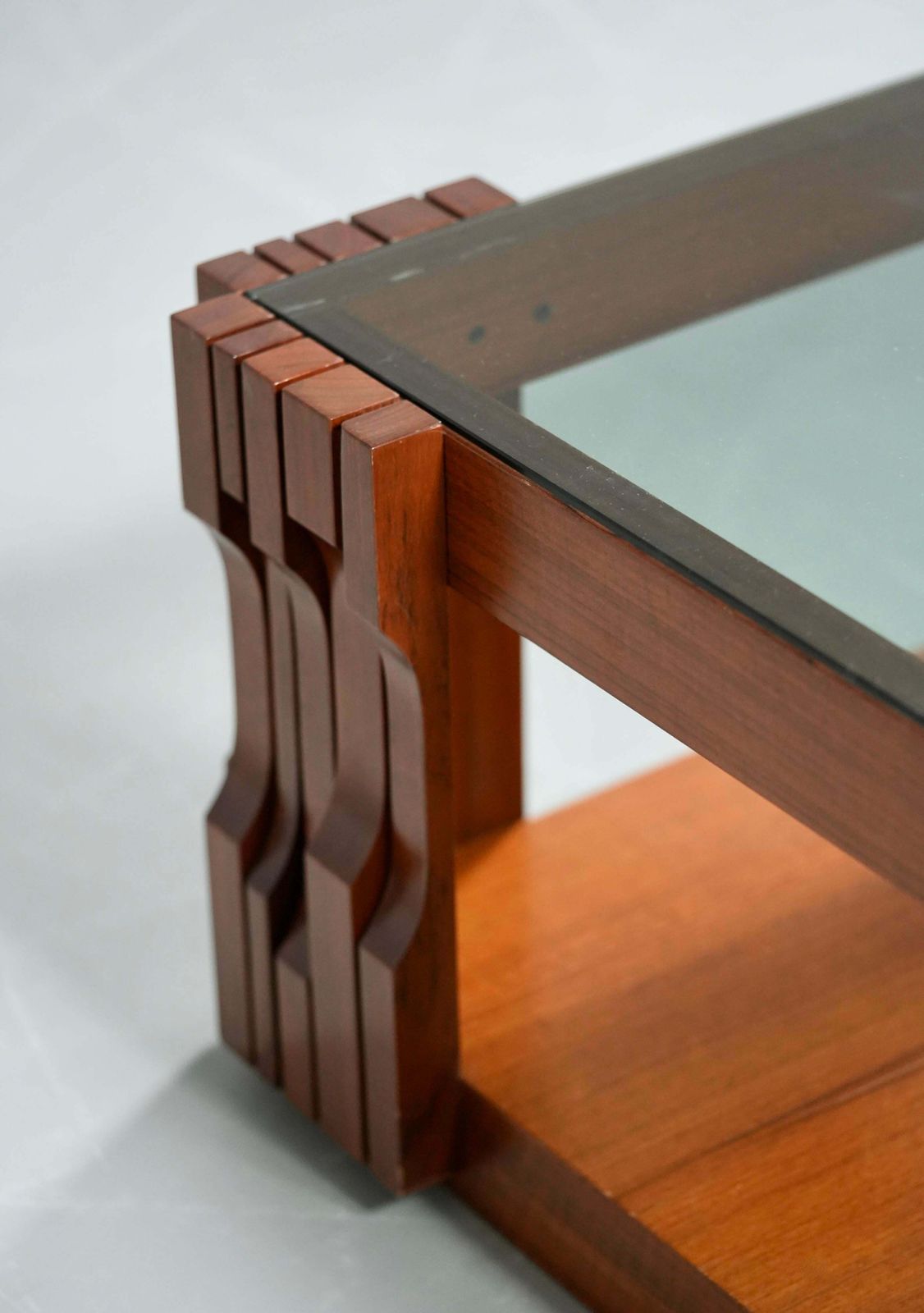 Luciano Frigerio 'Norman' Salontafel In Walnoot En Glas, Italië, 1968 photo Meubels