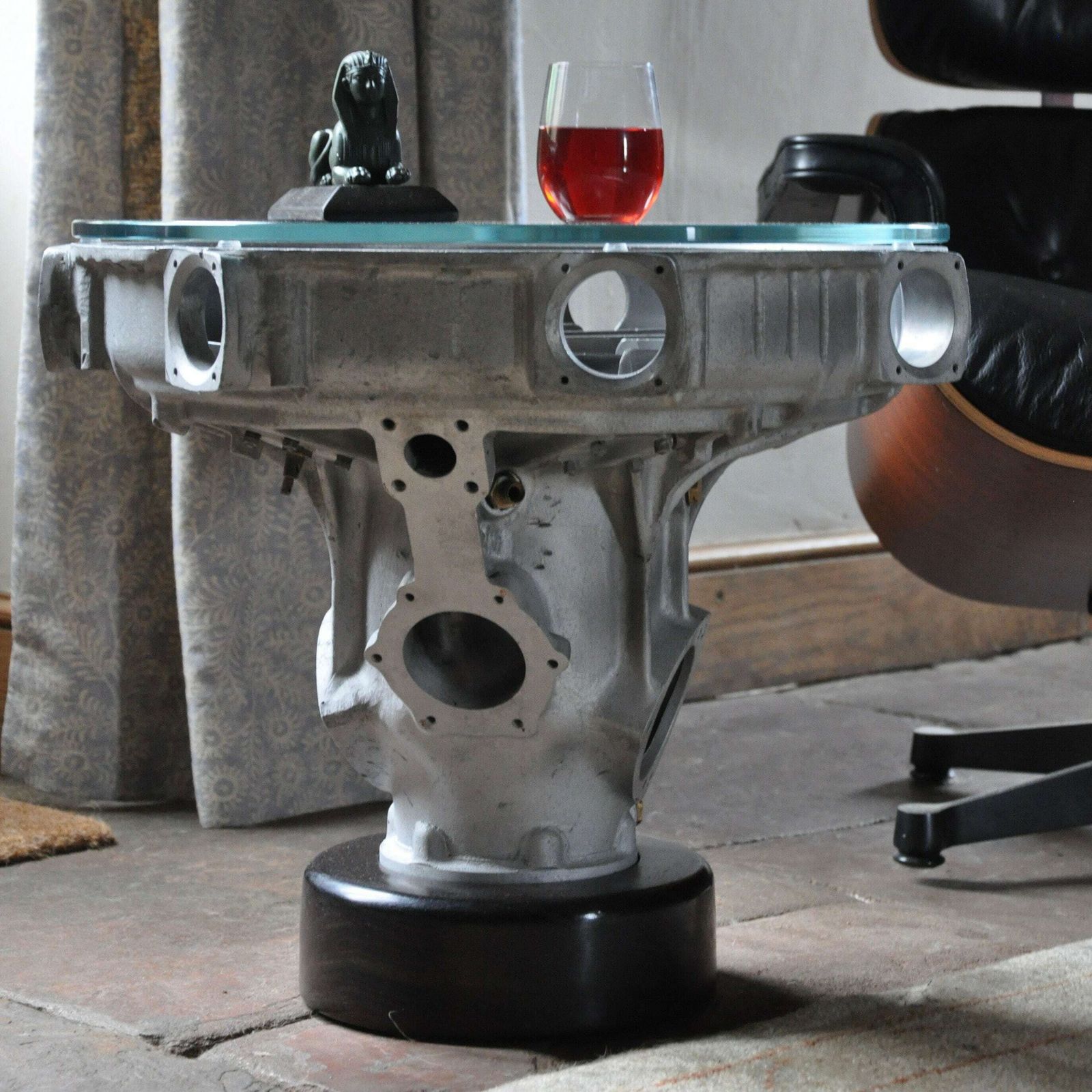 photo furniture Ww2 Cheetah Aircraft Engine Supercharger Casting Industrial Design Coffee Table With Glass Top And Sphinx Mascot Ornament