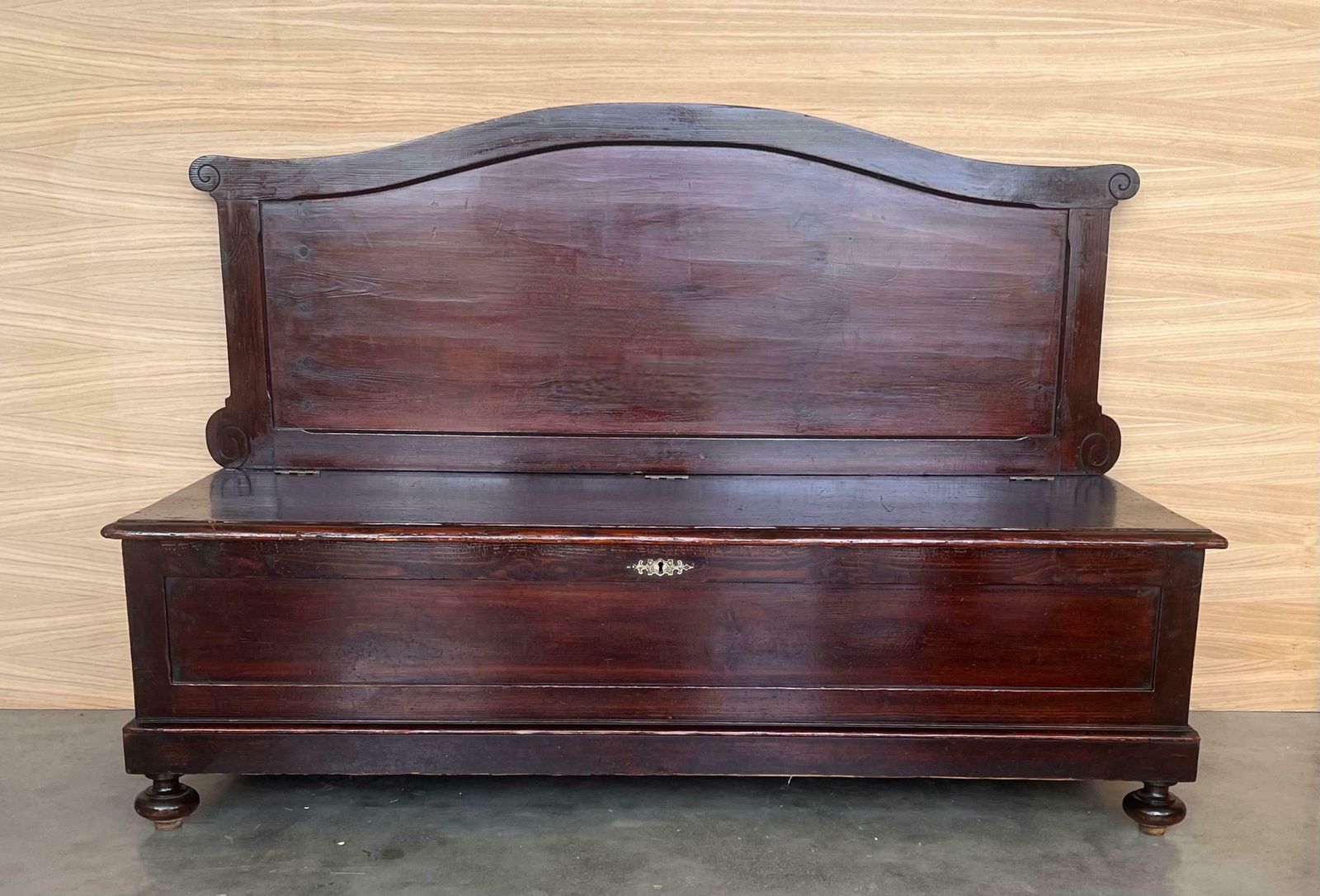 Banc coffre d'époque en noyer, Italie photo furniture