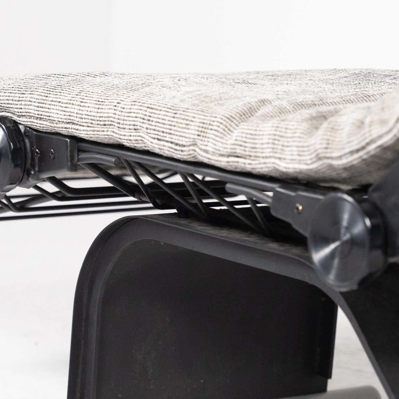 photo furniture Mid Century Modern Daybed, Italy, 1960s