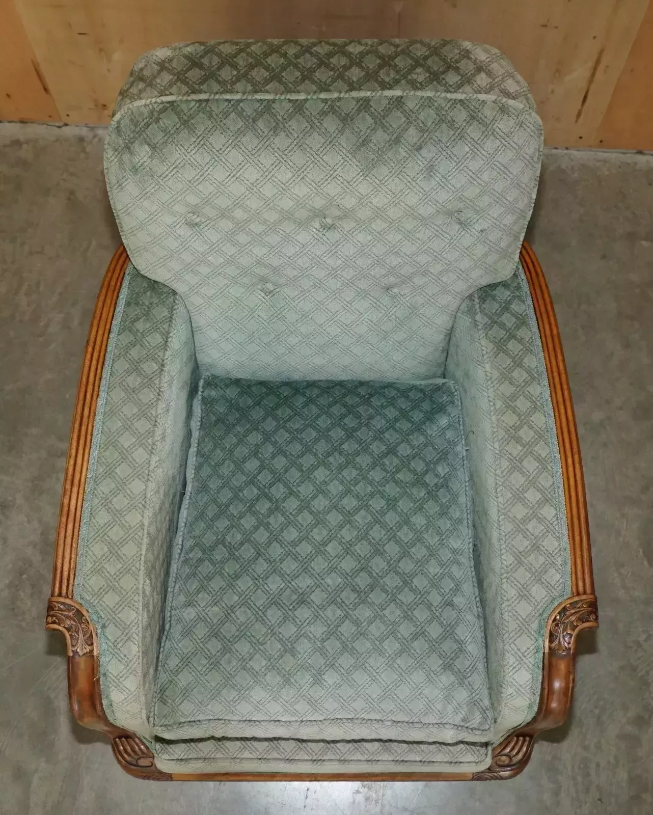 photo vintage Ornately Hand Carved Walnut Art Deco Circa 1920's Antique Sofa & Armchair Suite