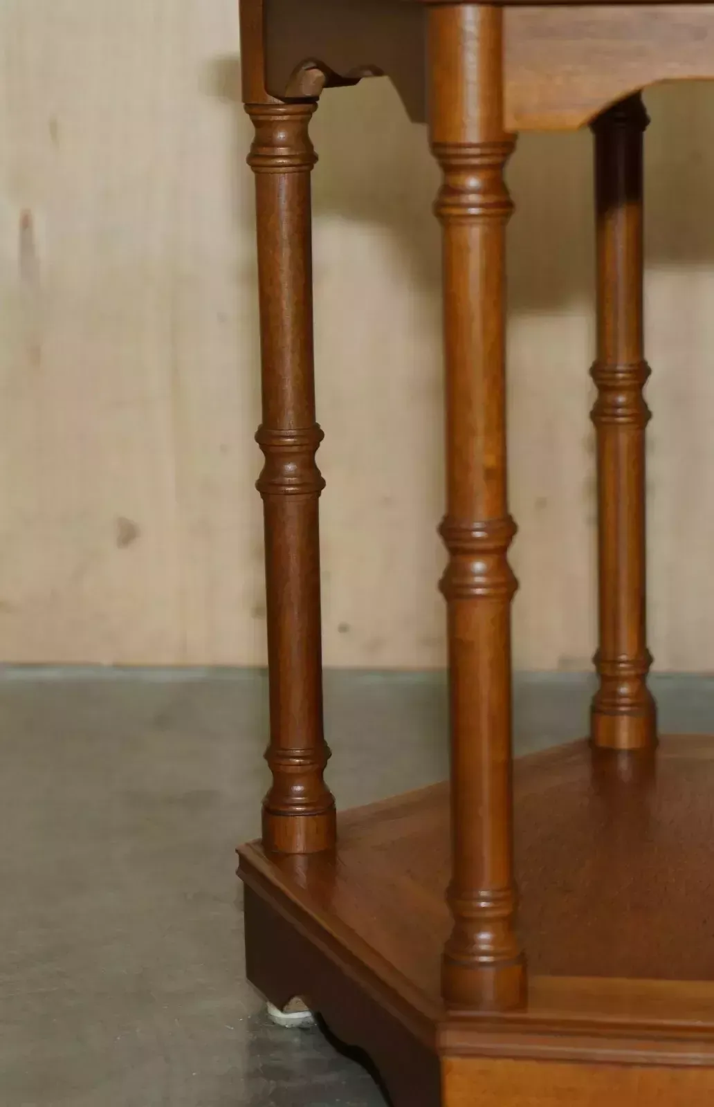 photo vinterior Fine Pair Of Vintage Hexagonal Side End Tables With Chippendale Bamboo Pillars