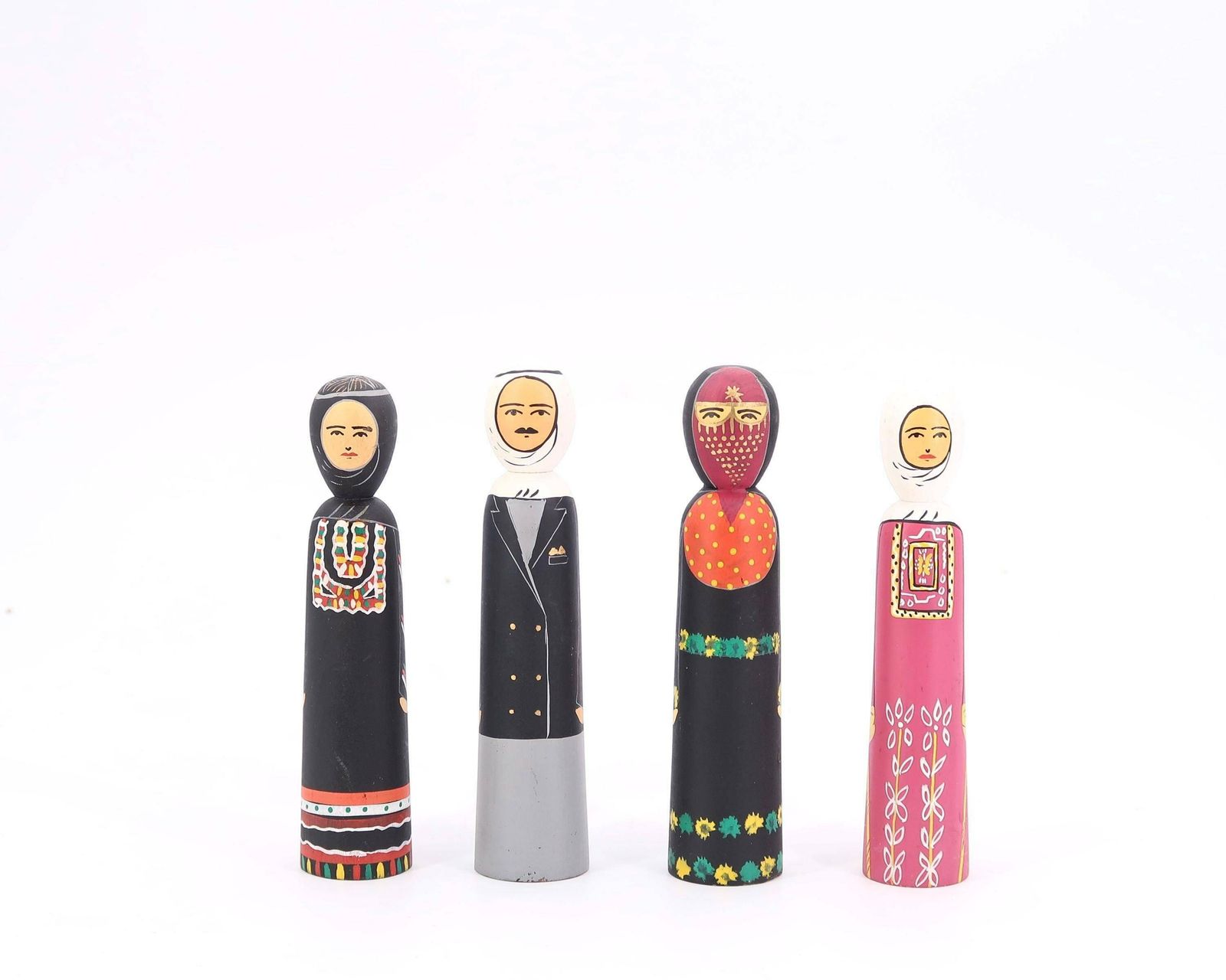 Set Van 4 Geschilderde Houten Beeldjes, Moslimfamilie, Jaren 1970 / Islamitisch, Arabisch, Folk