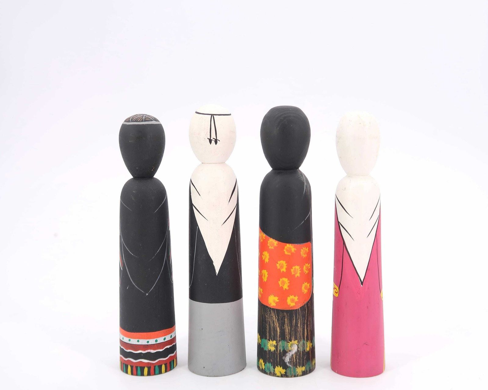 Set Of 4 Painting Wooden Figurines, Muslim Family, 1970s / Islamic, Arab, Arabian, Folk photo 88.0