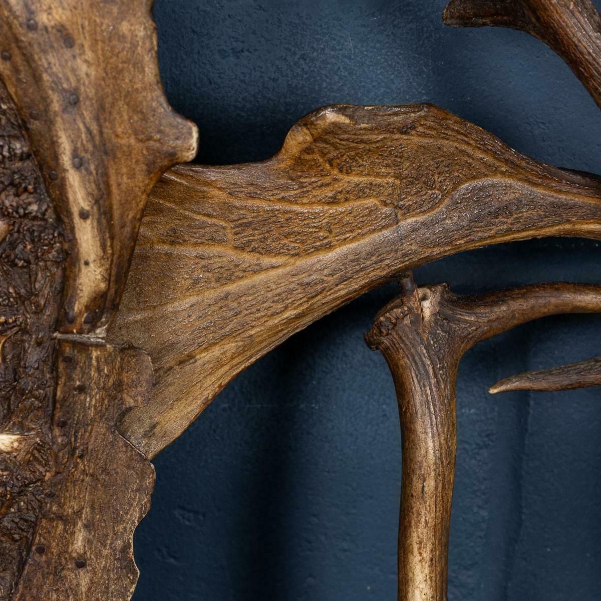 photo vinterior Antique 19th Century Black Forest Antler Horn Sofa, Swiss/German C.1890