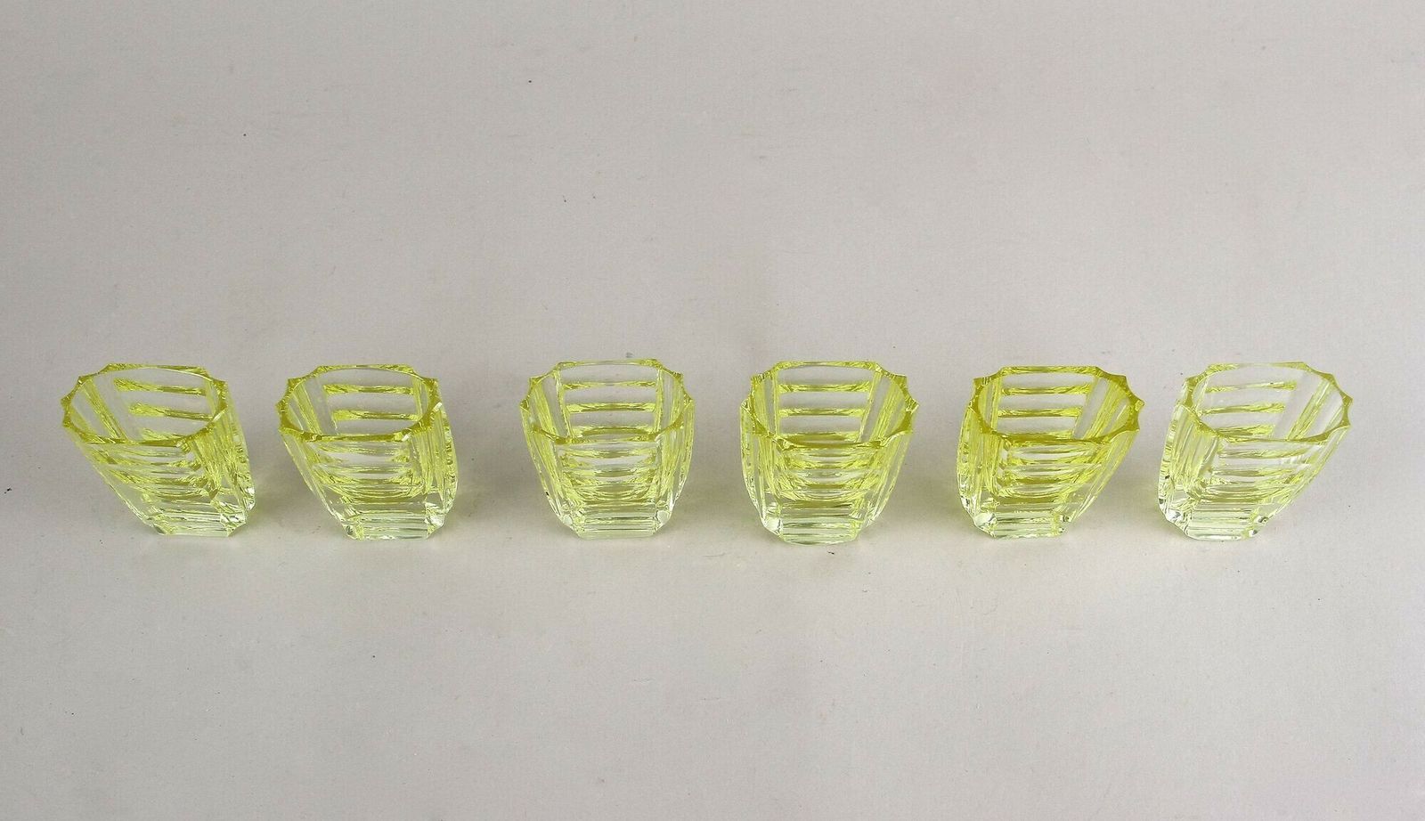 20th Century Art Deco Decanter Set/ Liquor Set With 6 Shot Glasses, Cz Ca. 1920 photo vinterior