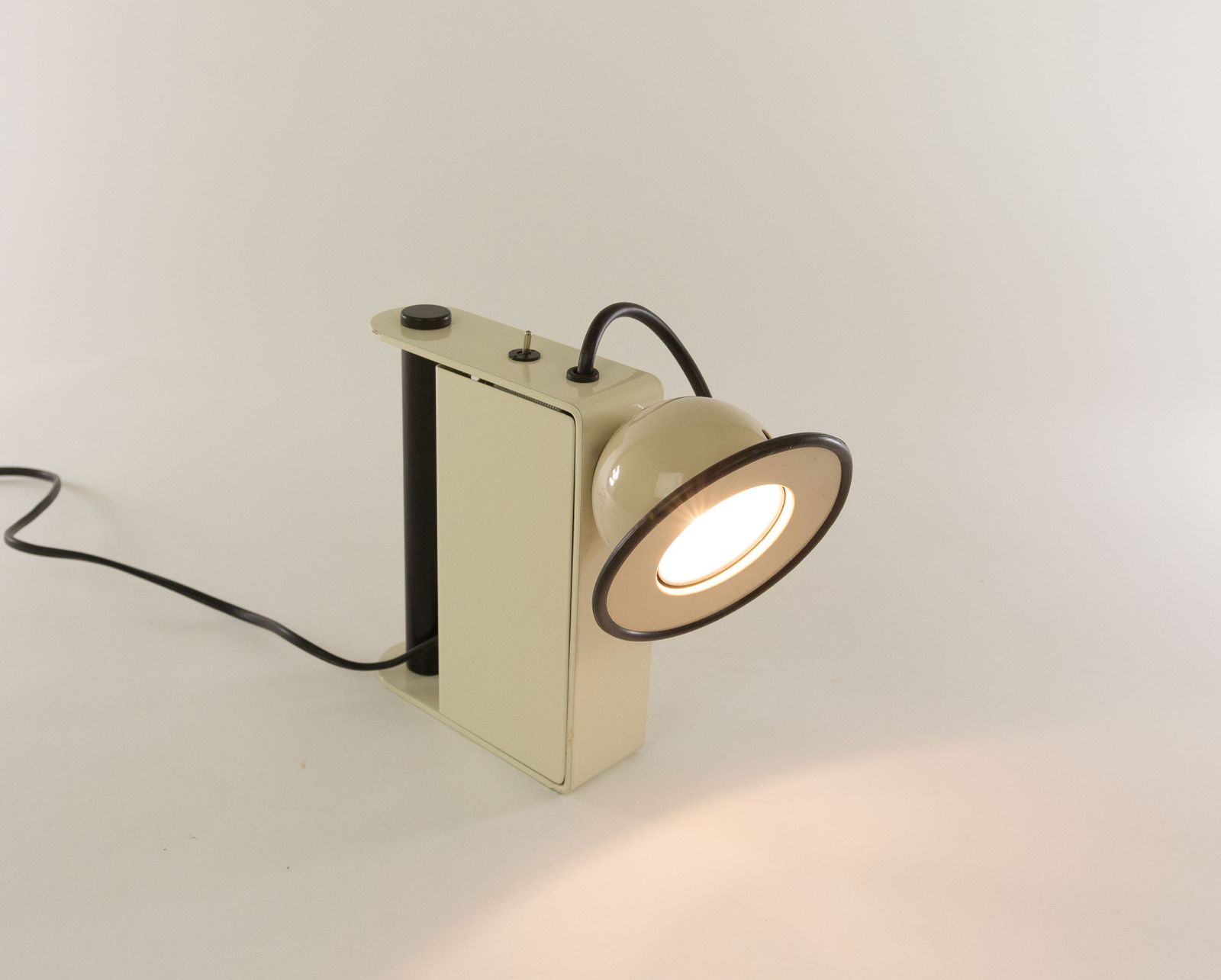 White Minibox By Gae Aulenti & Piero Castiglioni For Stilnovo, 1980s photo furniture
