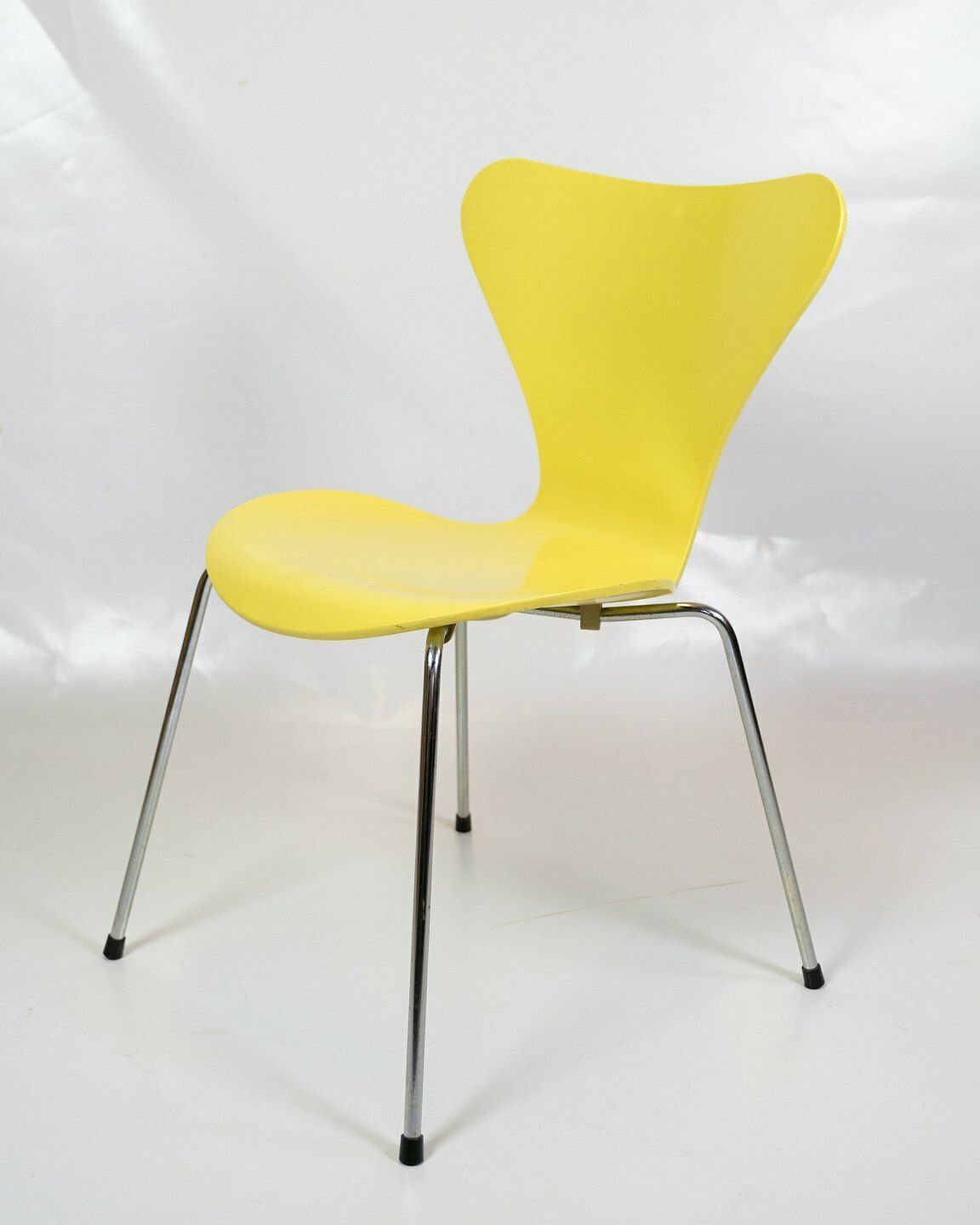 Set Of 6 Seven Chairs Model 3107 Lacquered In Yellow Paint By Arne Jacobsen For Fritz Hansen From 1990s photo for sale