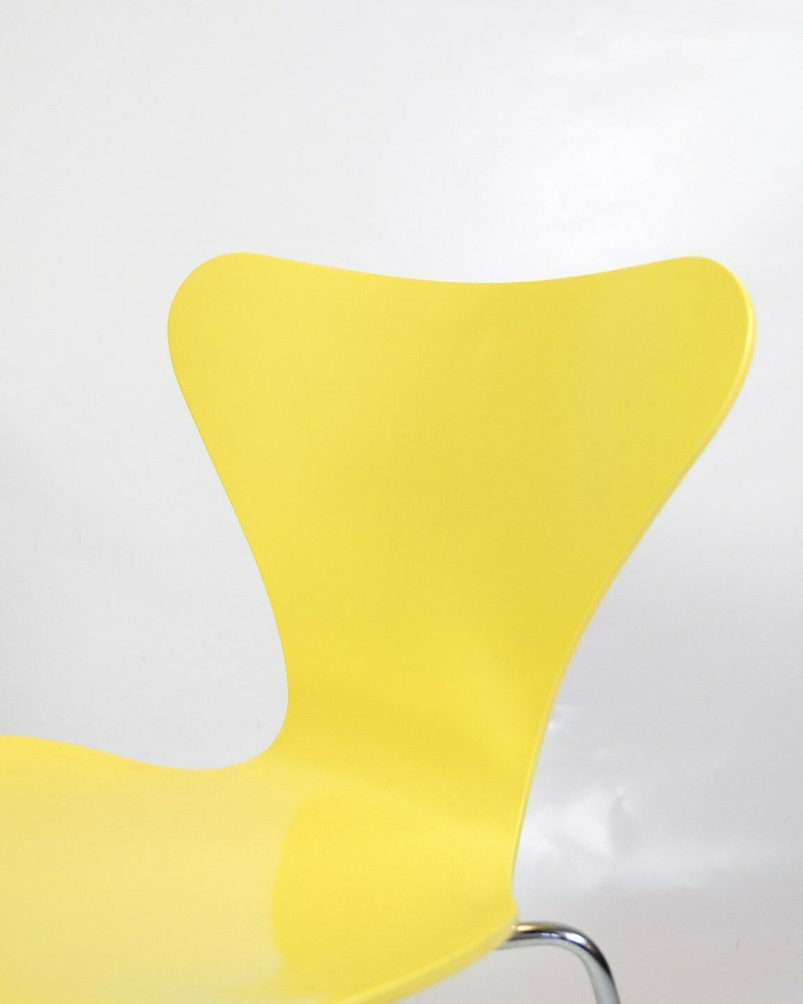 Set Of 6 Seven Chairs Model 3107 Lacquered In Yellow Paint By Arne Jacobsen For Fritz Hansen From 1990s photo Furniture