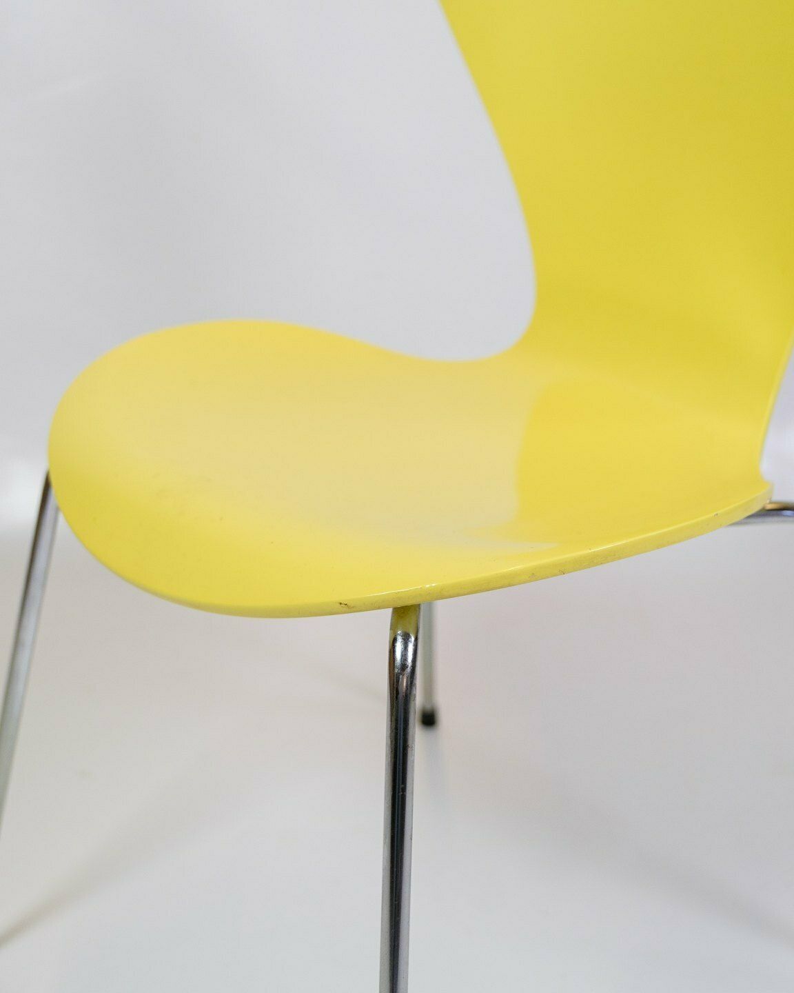 Set Of 6 Seven Chairs Model 3107 Lacquered In Yellow Paint By Arne Jacobsen For Fritz Hansen From 1990s photo 2185.0