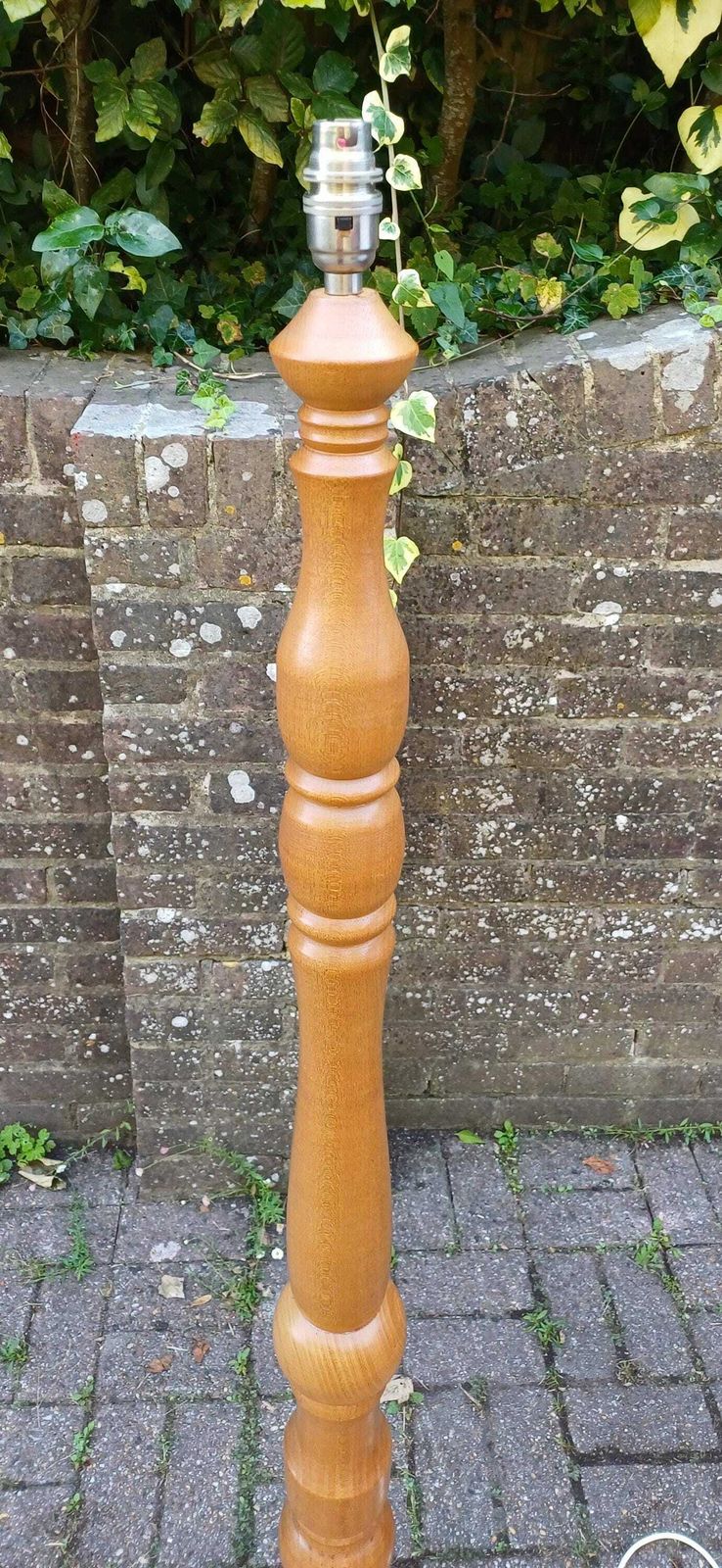 Chunky Yet Elegant Turned Elm Standard Lamp Ercol Style In Great Condition And Working. Free Hand Delivery. photo for sale