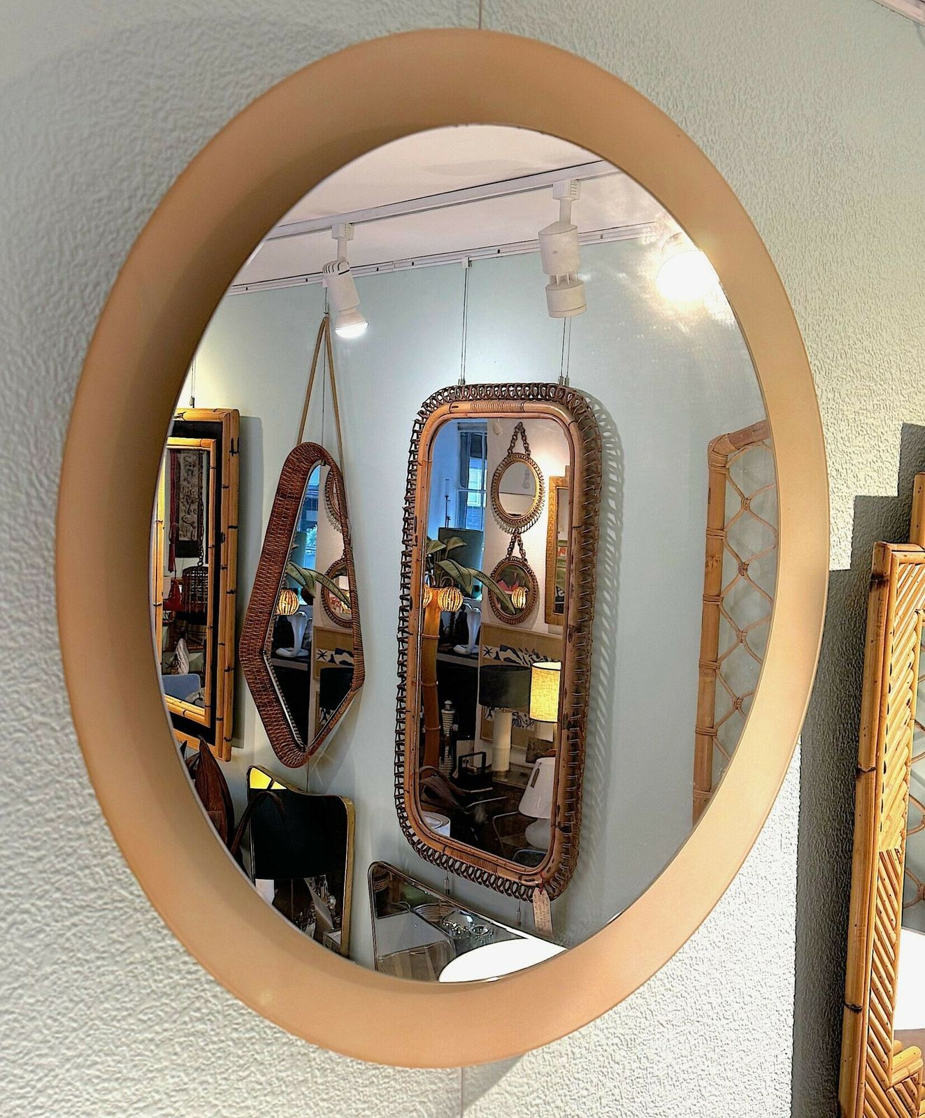 A Large Pink Concave Framed Circular Mirror In The Style Of Max Ingrand For Fontana Arte photo vintage