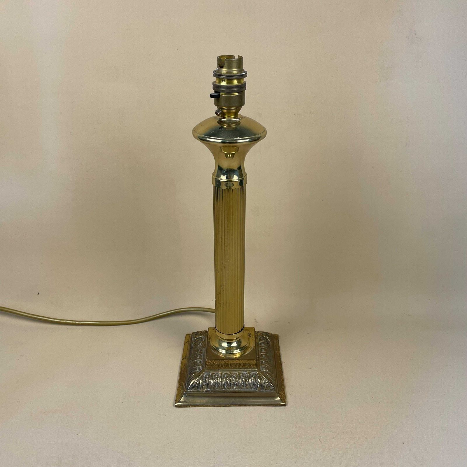 Vintage Metal Gold Brass Lamp Light Bedside Table Ornate Column Desk Antique Small Square Base Detail Medium
