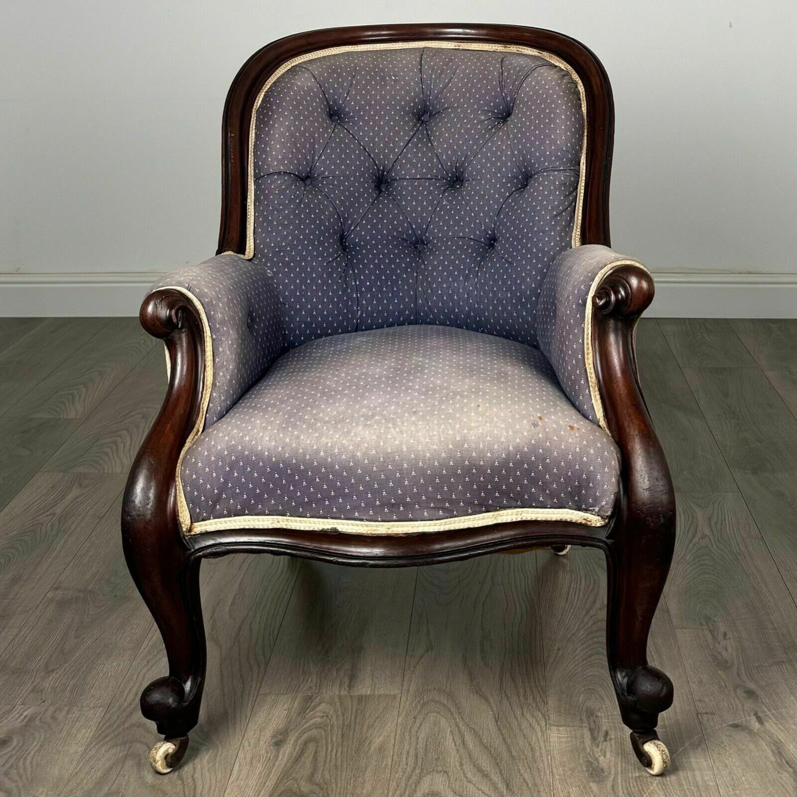 Antique 19th Century Button Back Armchair In Mahogany photo vintage