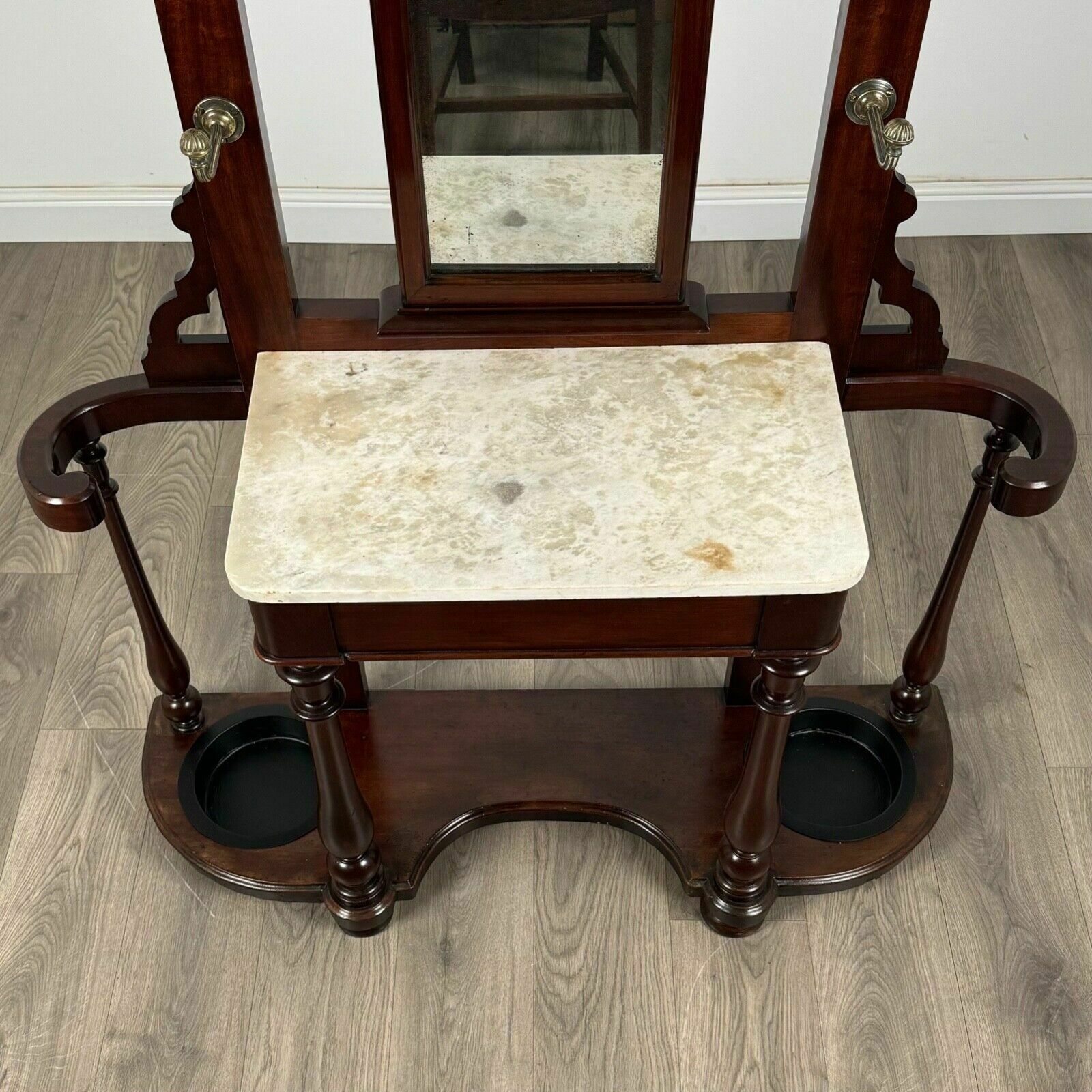 photo furniture Antique 19th Century Marble Top Hall Stand In Mahogany