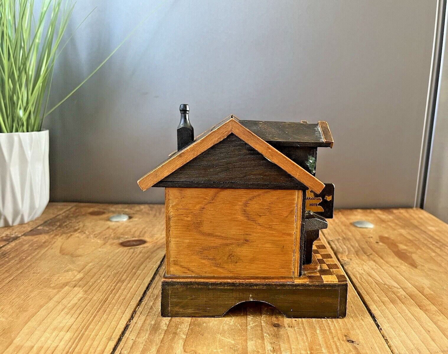 The Shakespeare Hotel Tudor House Wooden Treen Storage Box Thorens Swiss Musical photo 55.0