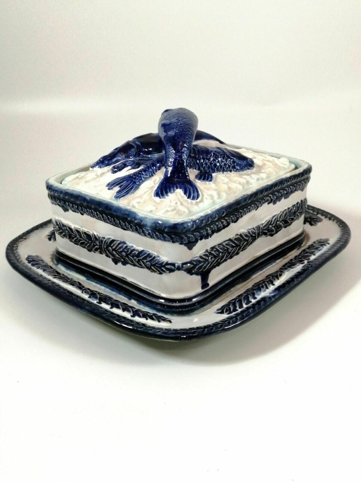 A Majolica Sardine Box By Thomas Forester & Sons, Late 19th Century photo vinterior