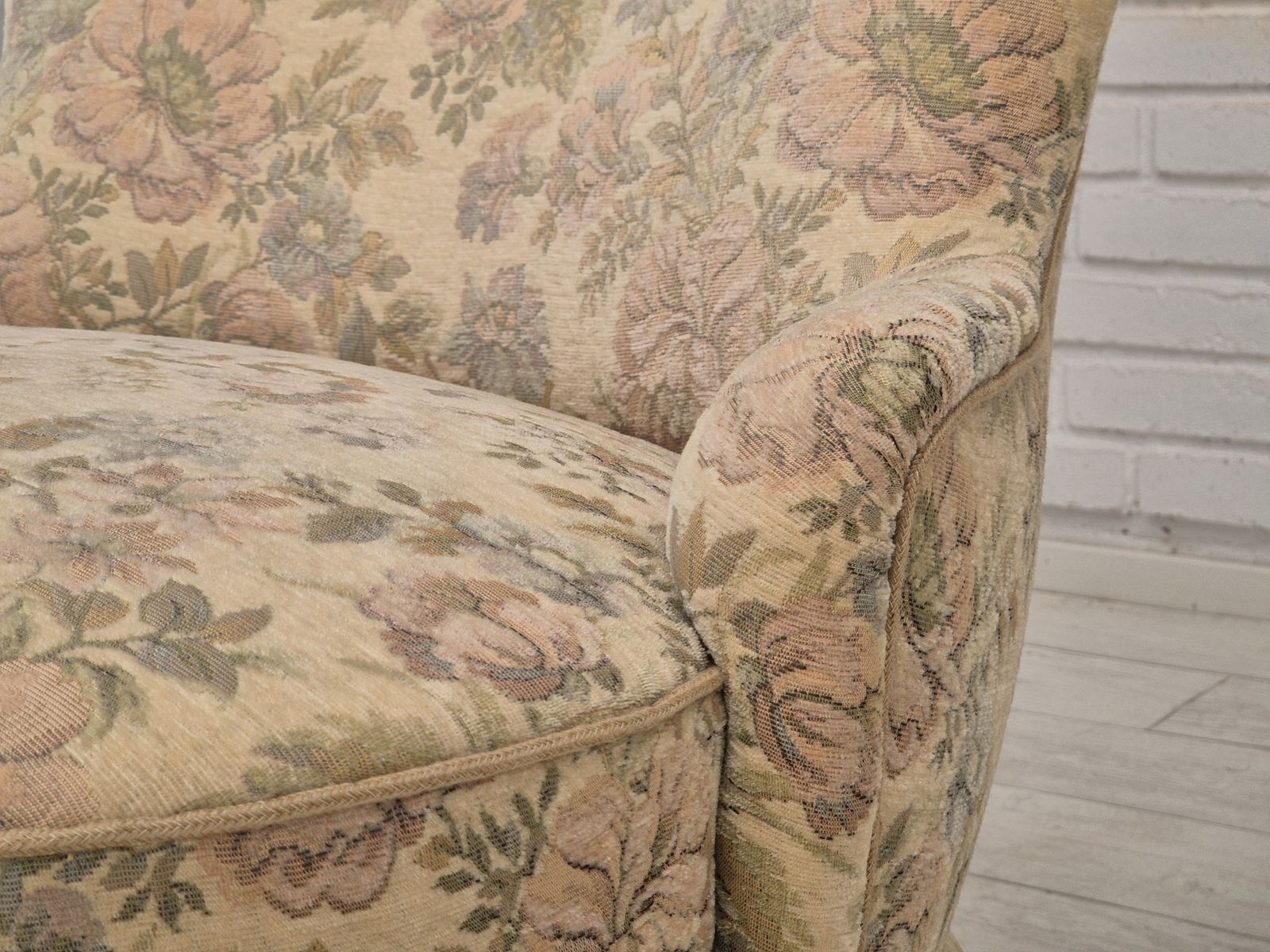 photo vintage Jaren 1970, Deense Easy Side Chair, Zeer Goede Staat, Bloemmotief Meubelvelours.