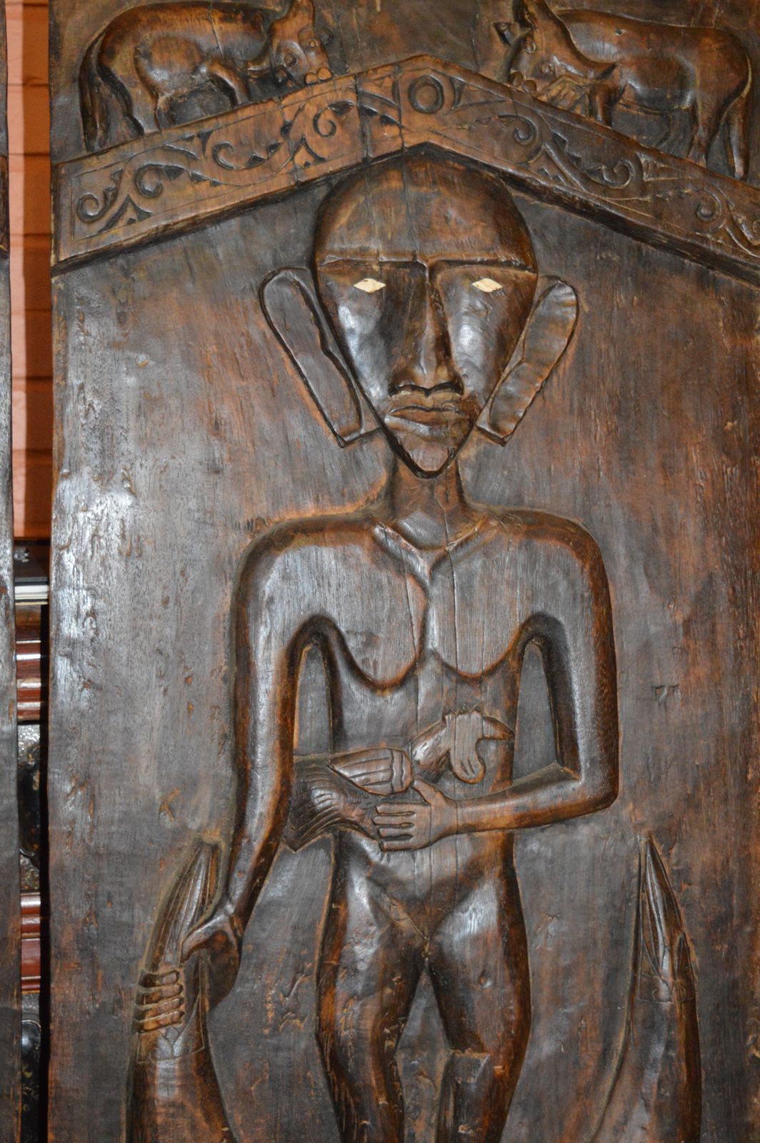 Pair Large (148cm) Antique Carved Tribal Doors Toraja Tribe, Sulawesi, Indonesia, C1850. photo vinterior