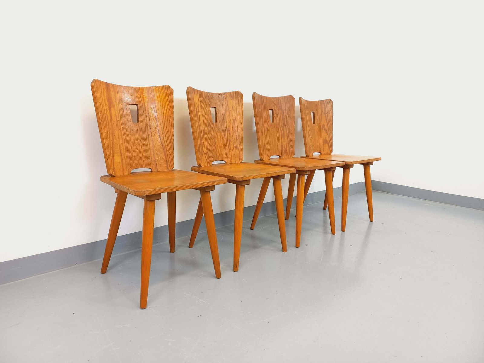 photo for sale 4 chaises brutalistes en hêtre et pin