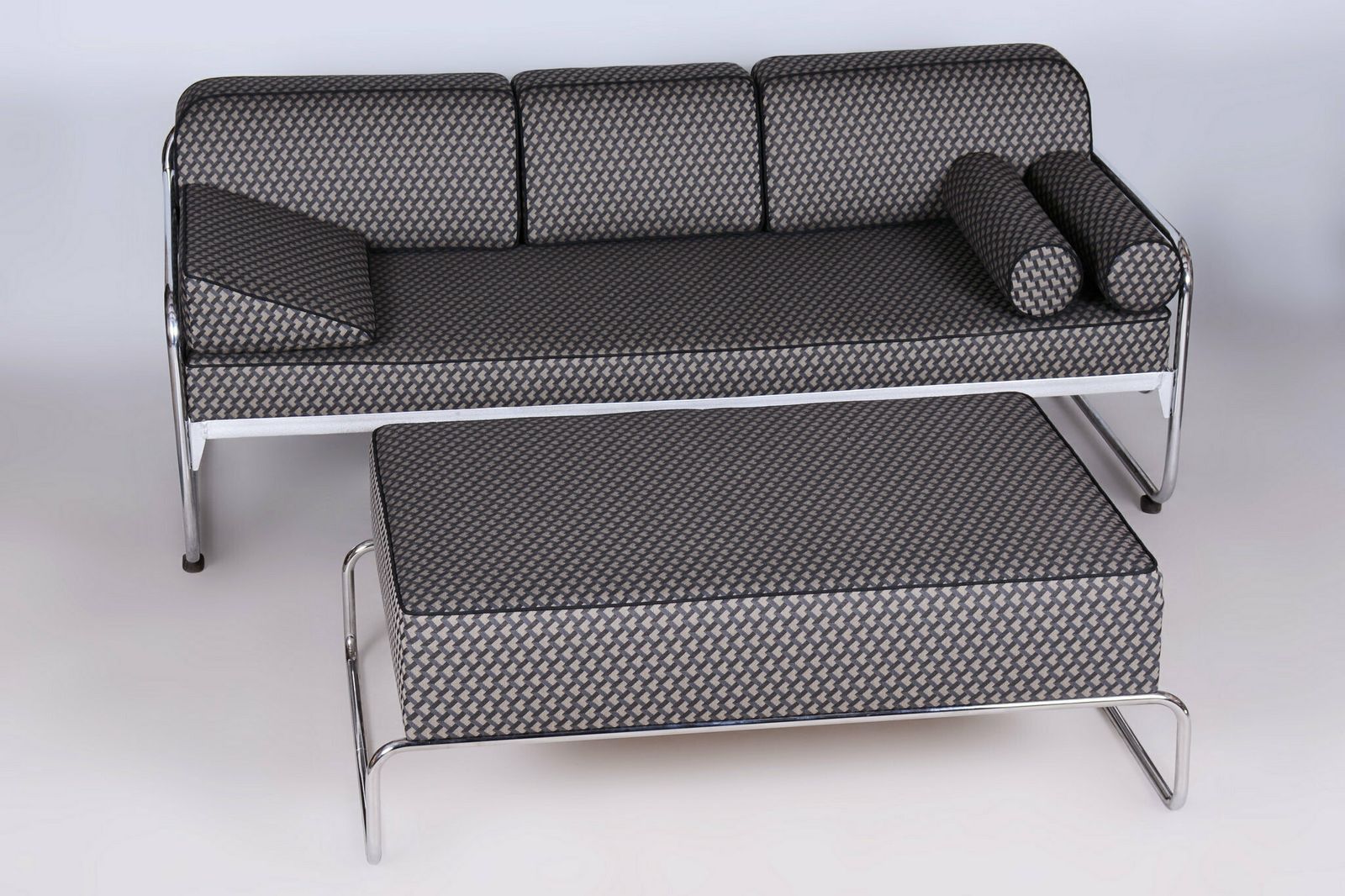 photo vinterior Restored Bauhaus Sofa, By Mücke Melder, Chrome, New Upholstery, Czech, 1930s
