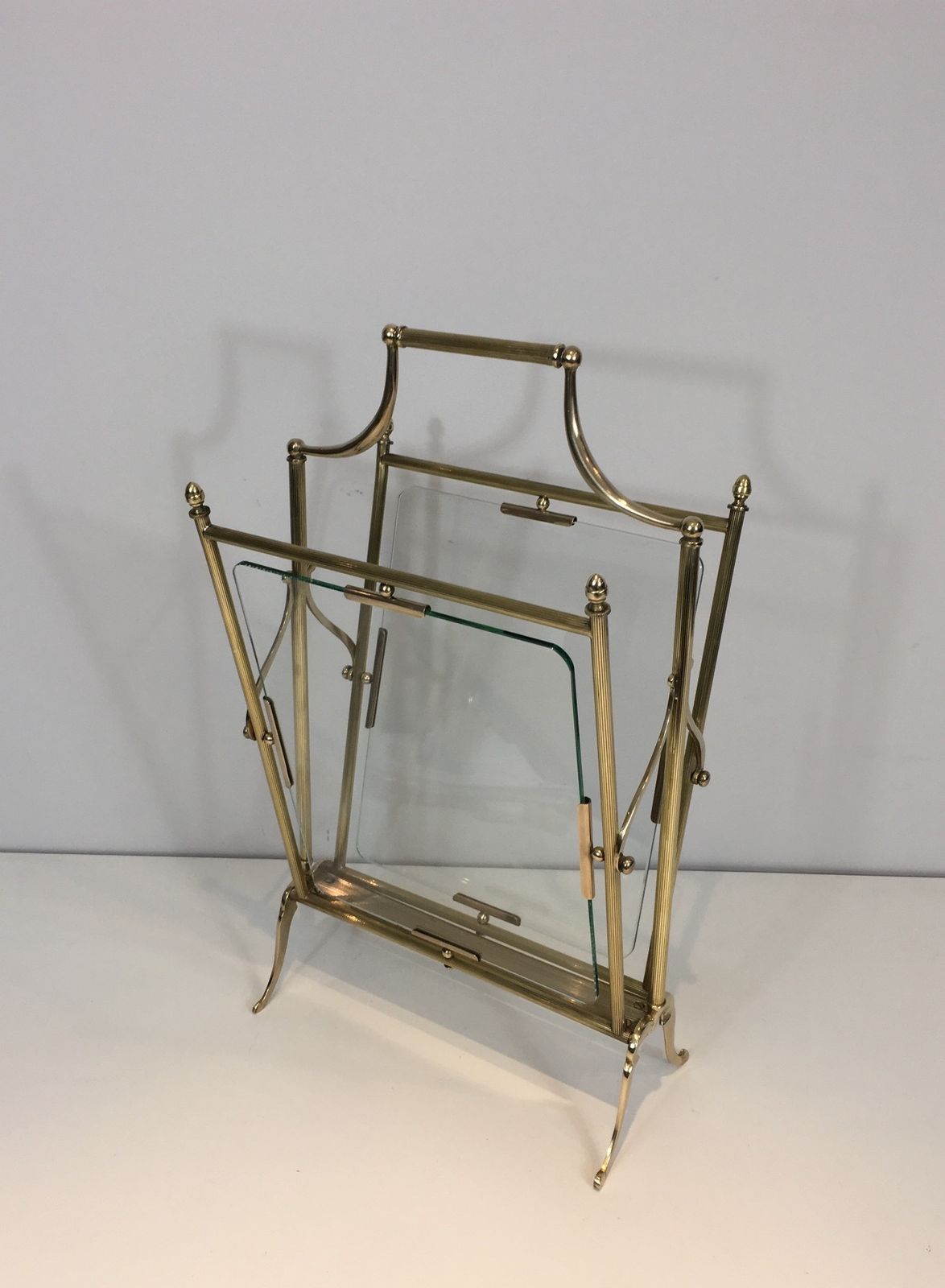 980.0 Brass And Clear Glass Magazine Rack From Maison Jansen photo