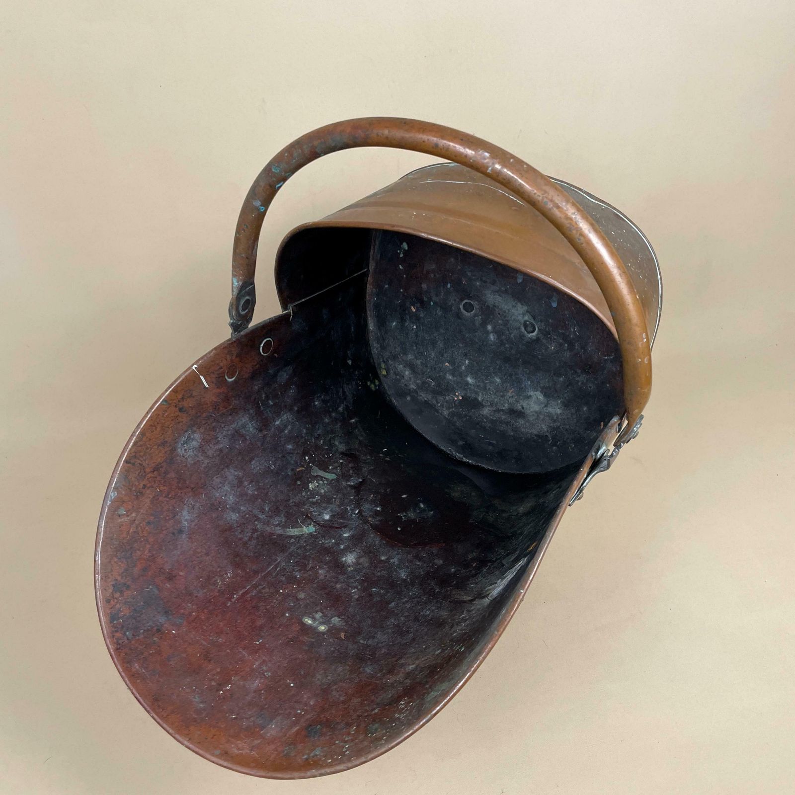 Antique Metal Copper Coal Bucket Handle Fireside Fire Side Scuttle Helmet Farmhouse Cottage Aged Patina Vintage Fireplace Logs Tools photo vinterior