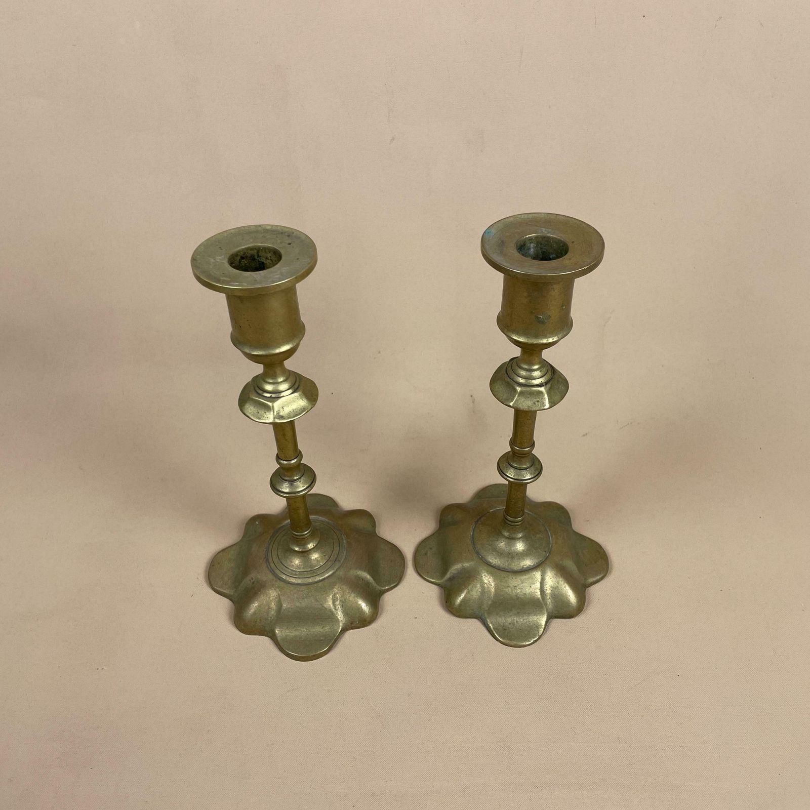 Antique Matching Pair Of Gold Brass Metal Candlestick Candle Stick Vintage Column Taper Dinner Candlesticks Scallop Base Column Pillar photo vintage
