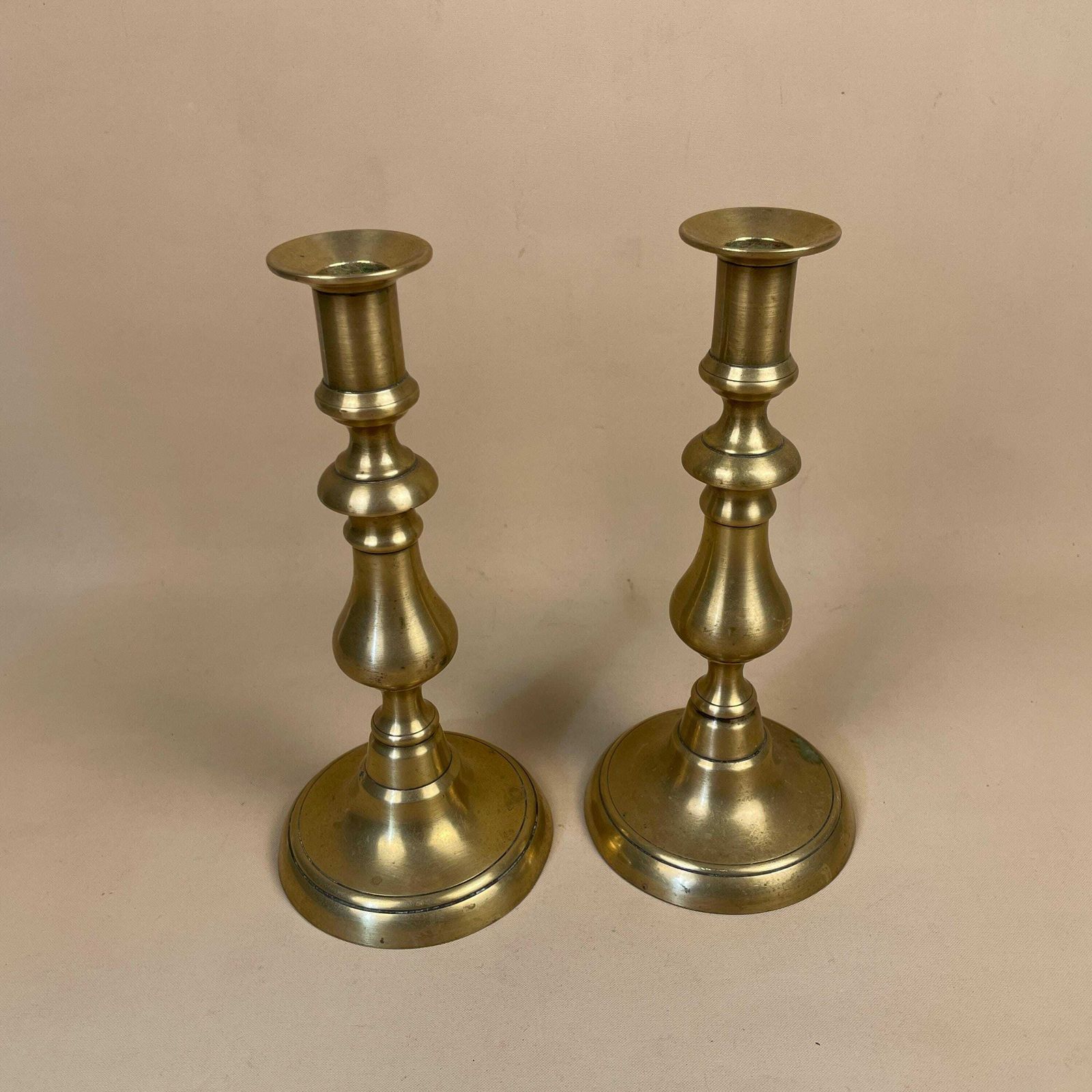 Antique Matching Pair Of Gold Brass Metal Candlestick Candle Stick Vintage Column Taper Dinner Candlesticks Column Pillar Set Round Base