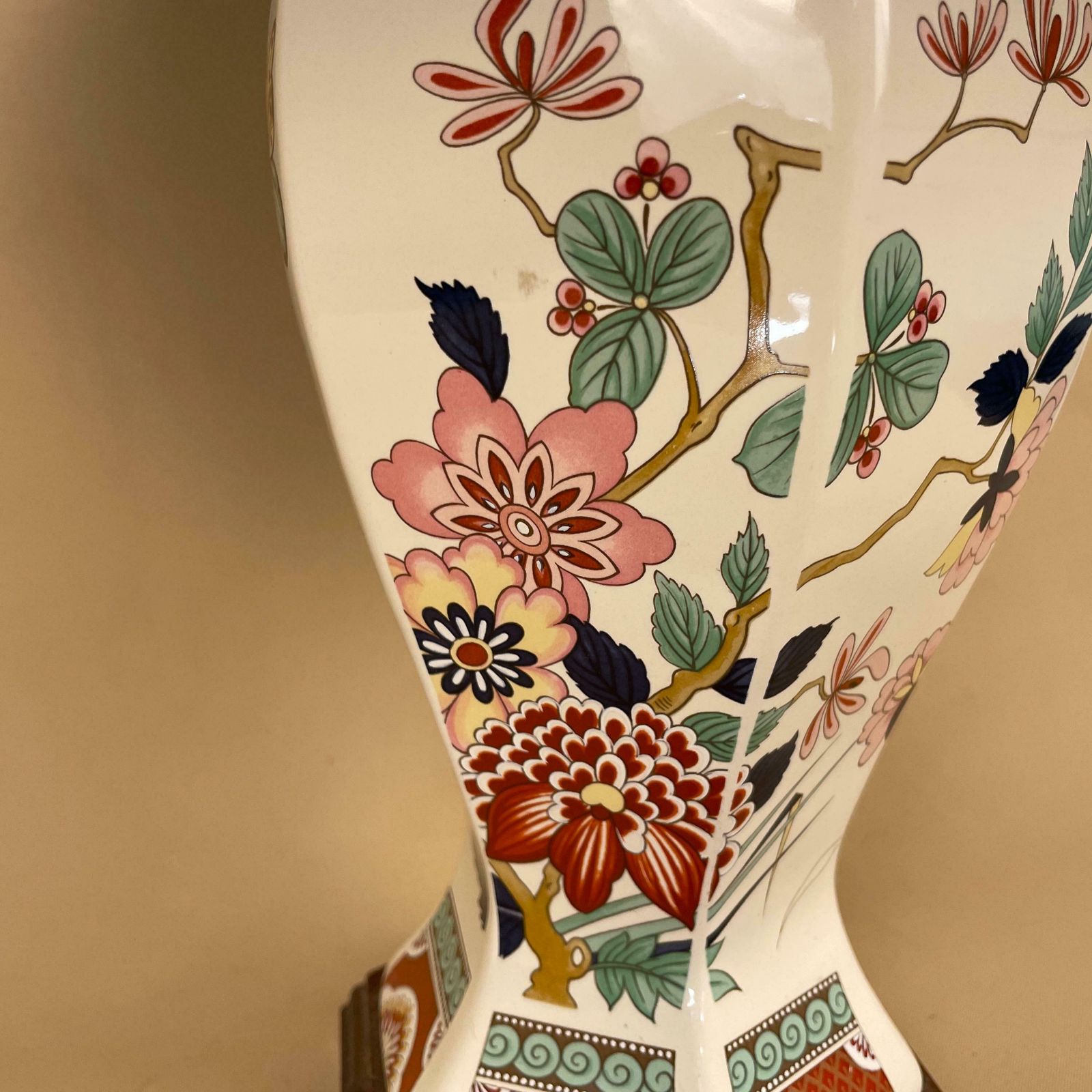 Ceramic Floral Lamp Light Bedside Table Desk Oriental White Shade Wood Base Hand Painted Floral Vintage Antique Wooden Hexagon Base photo 89.0
