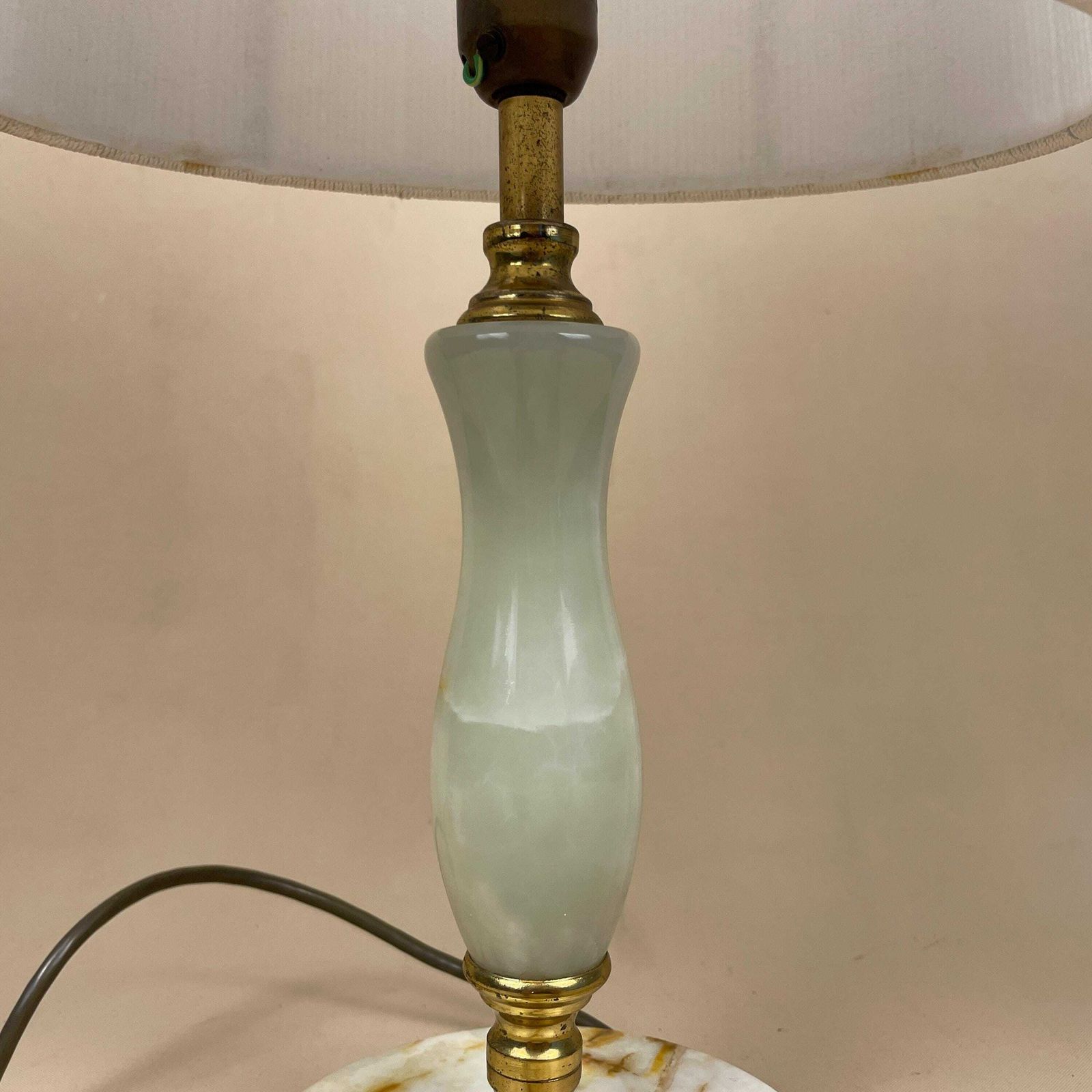 Antique Onyx Marble Lamp Light Brass Gold Metal Bedside Side Table Desk Marbled Patterned Vintage Pattern Feet Ornate String Lampshade photo 89.0