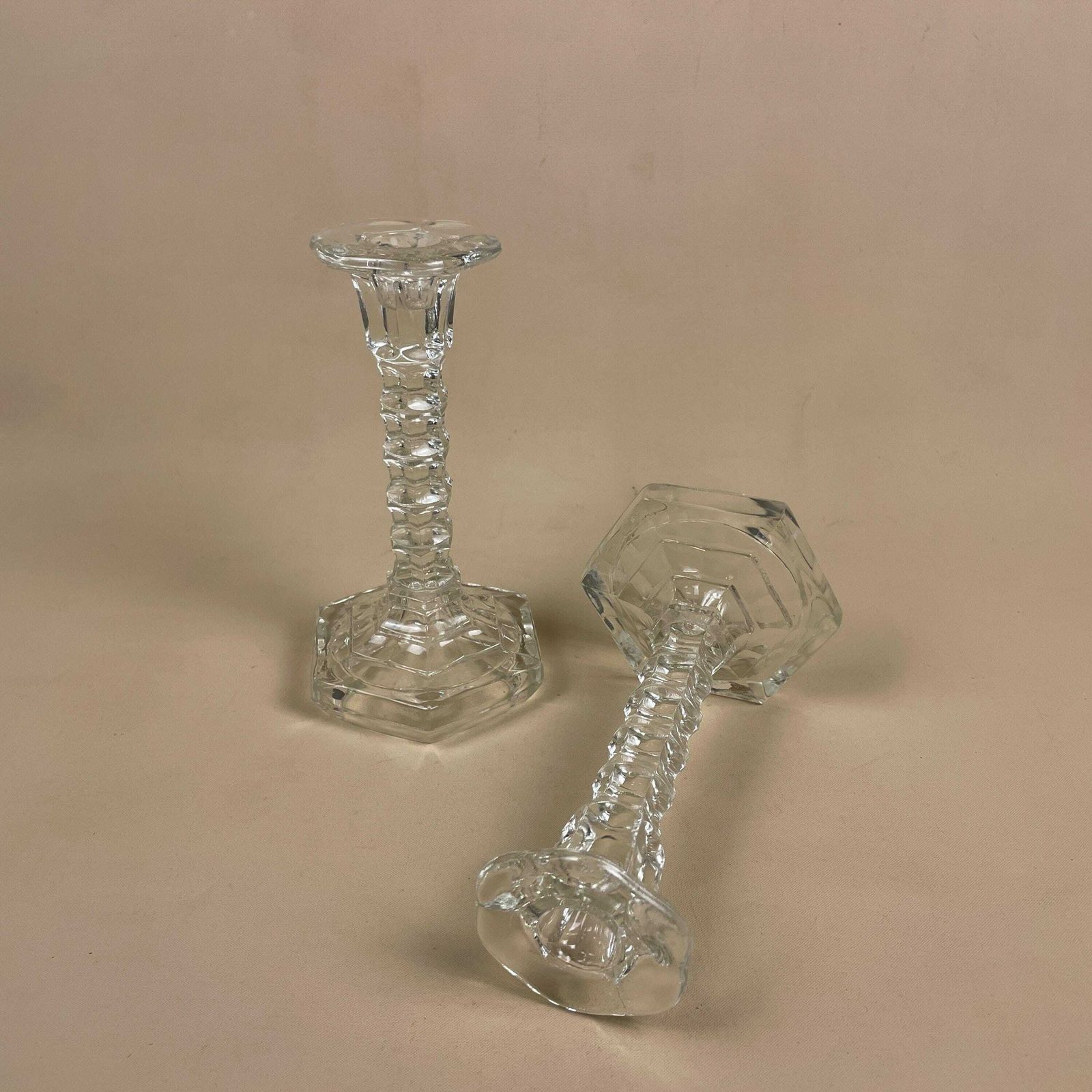 Vintage Pair Of Matching Clear Glass Candlestick Candle Stick Holder Lights Vintage Taper Dinner Candlesticks Chandelier Hexagon Base Retro photo furniture