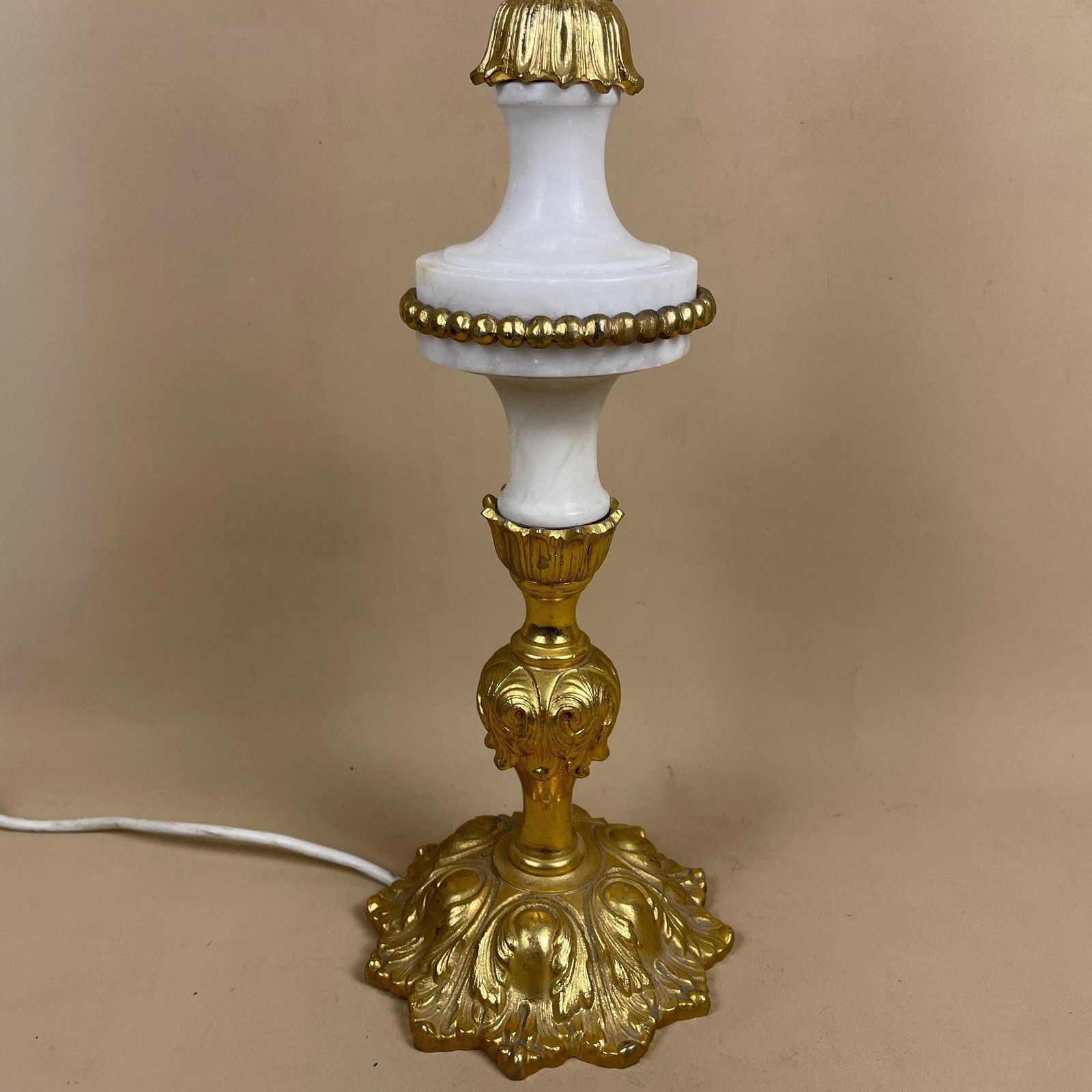 Antique Onyx Marble Lamp Light Brass Gold Metal Bedside Side Table Desk Marbled Patterned Vintage Pattern Stone Feet Ornate White photo furniture