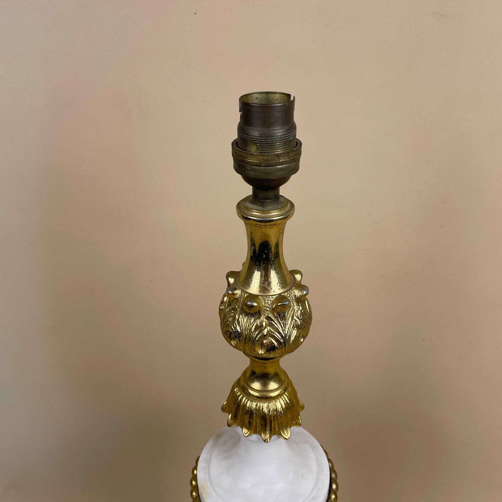 Antique Onyx Marble Lamp Light Brass Gold Metal Bedside Side Table Desk Marbled Patterned Vintage Pattern Stone Feet Ornate White photo for sale