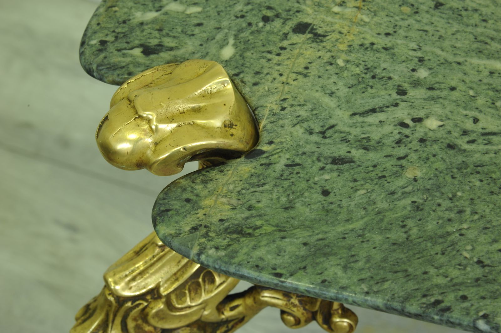 photo vintage Wonderful Baroque  Rococo Styled Antique Bronze And Marble Coffee Table
