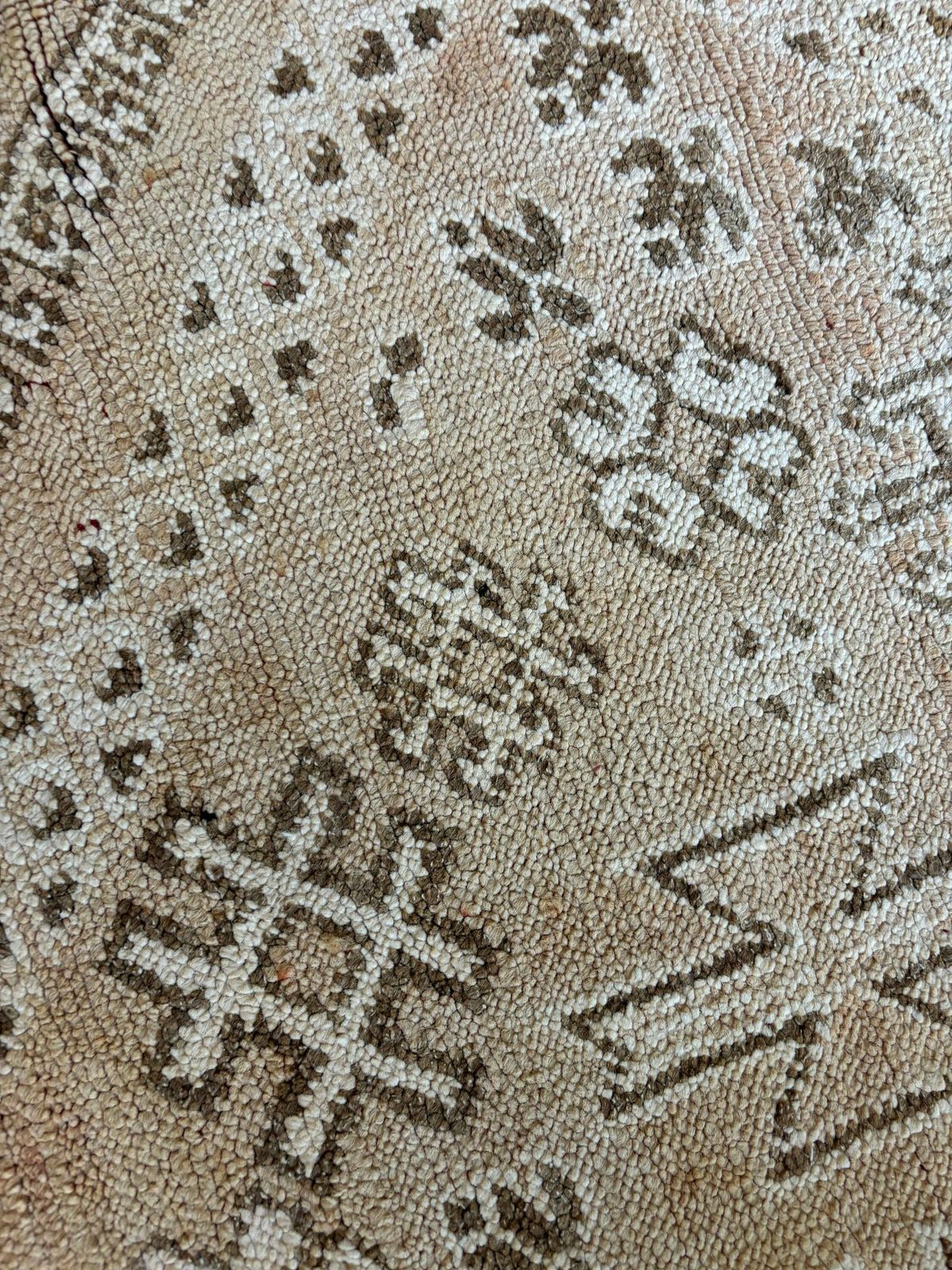 Boho Chic Marokkaans Wollen Vloerkleed 155x260 Cm – Geel Berber Tapijt | Vintage Marokkaans Boujad Wollen Vloerkleed – Handgeweven, Levendig Geometrisch Dessin photo Textiel