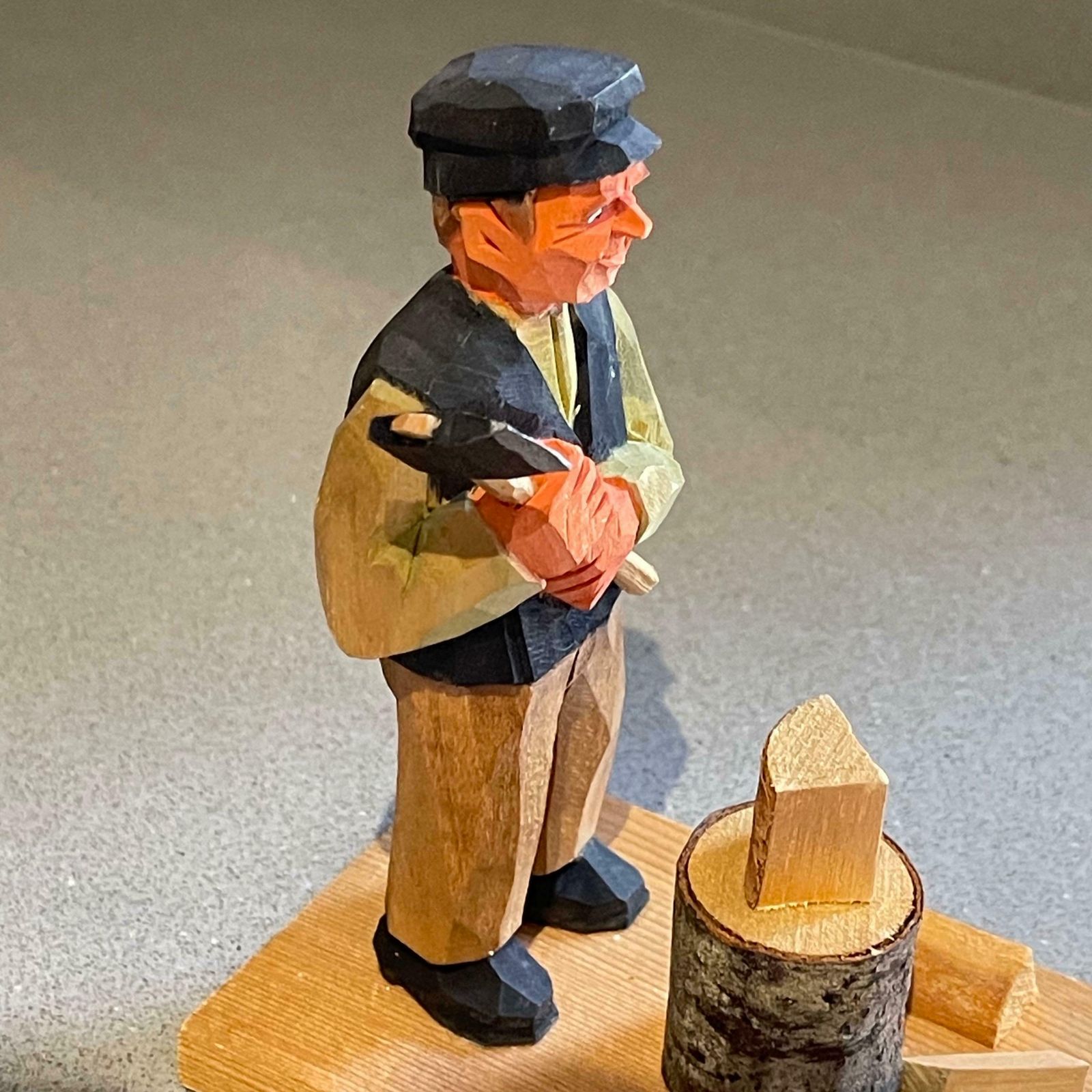 Wooden Carving Human Sculptures Antique Decorative Figurine Of A Rustic Man photo 470.0