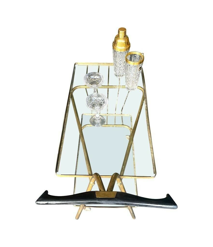 An Unusual Designed Italian 1950s Brass Bar Trolley photo vinterior