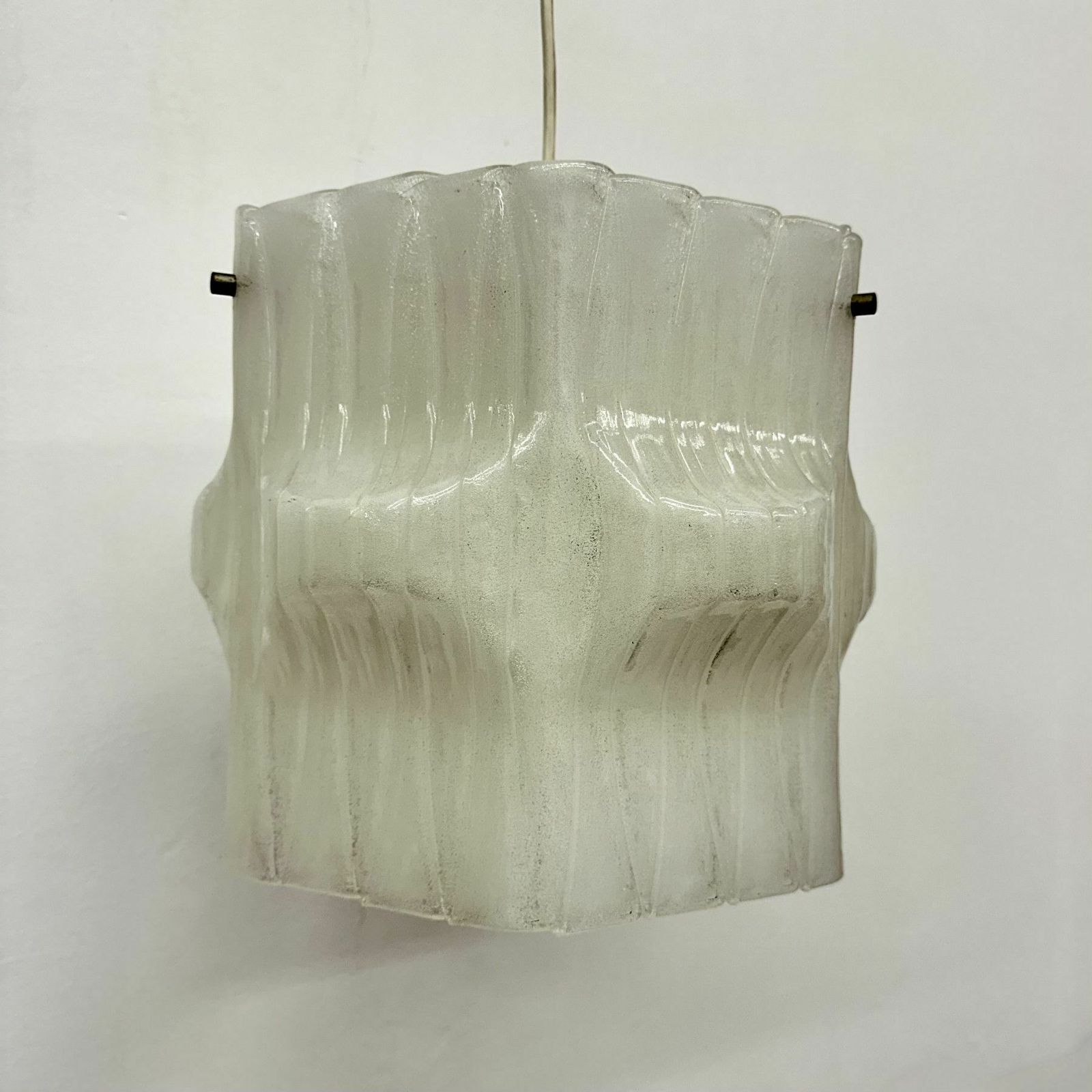 Mid Century Ijslucite Hanglamp, Jaren 1970 photo 392.0