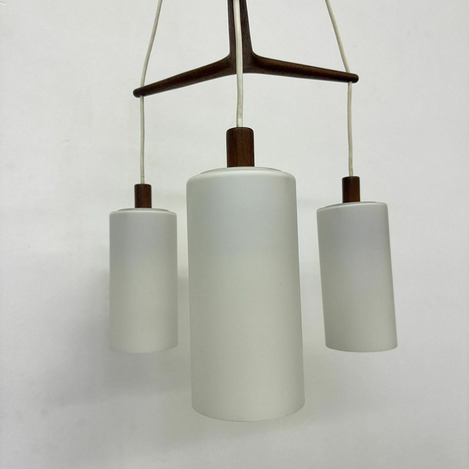 Mid Century Design Hanglamp Van Teak En Opaalwit Glas, Jaren 1970 photo vintage