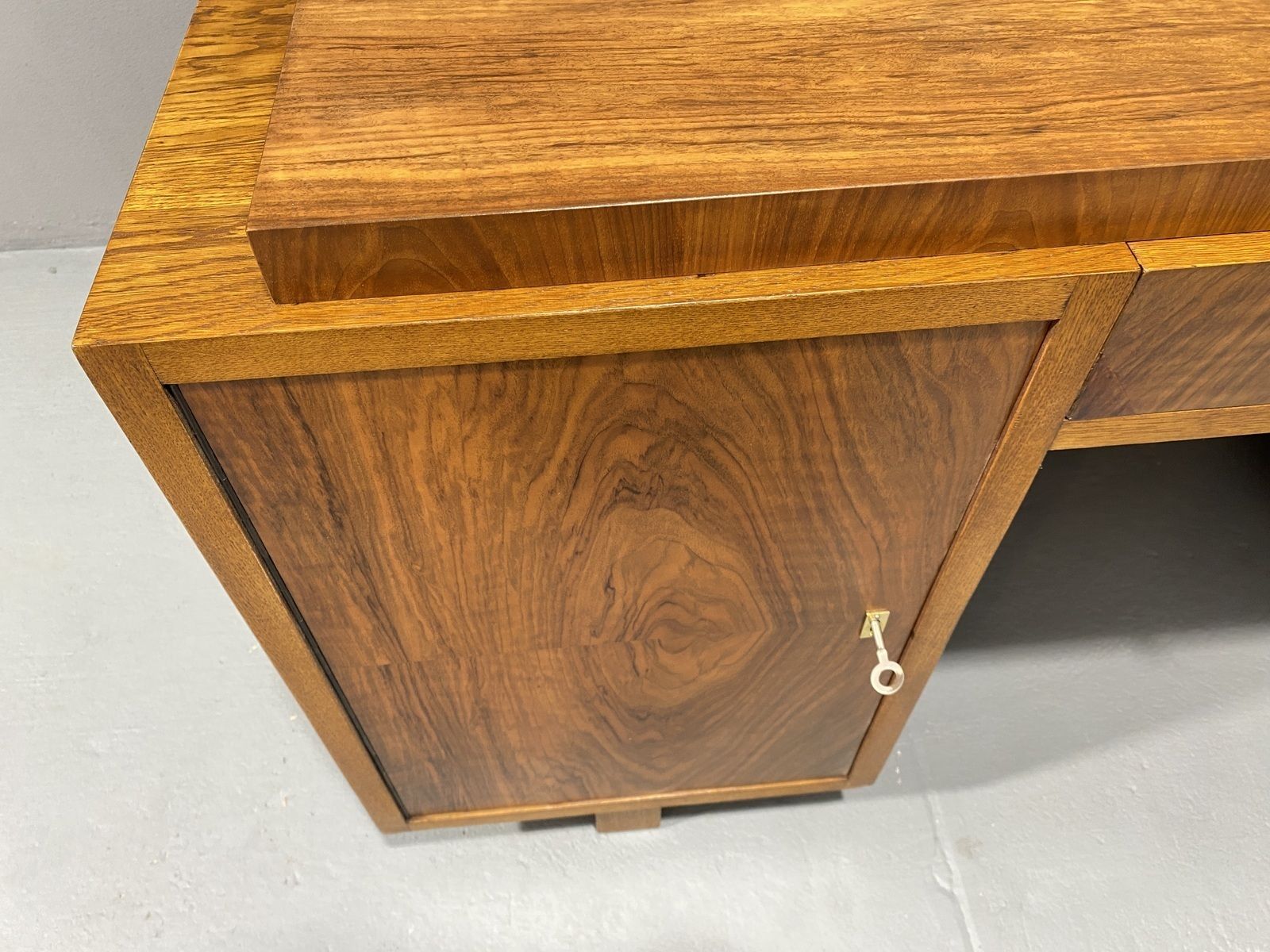 photo vinterior Fully Renovated Art Deco Writing Desk, 1930´S, Central Europe